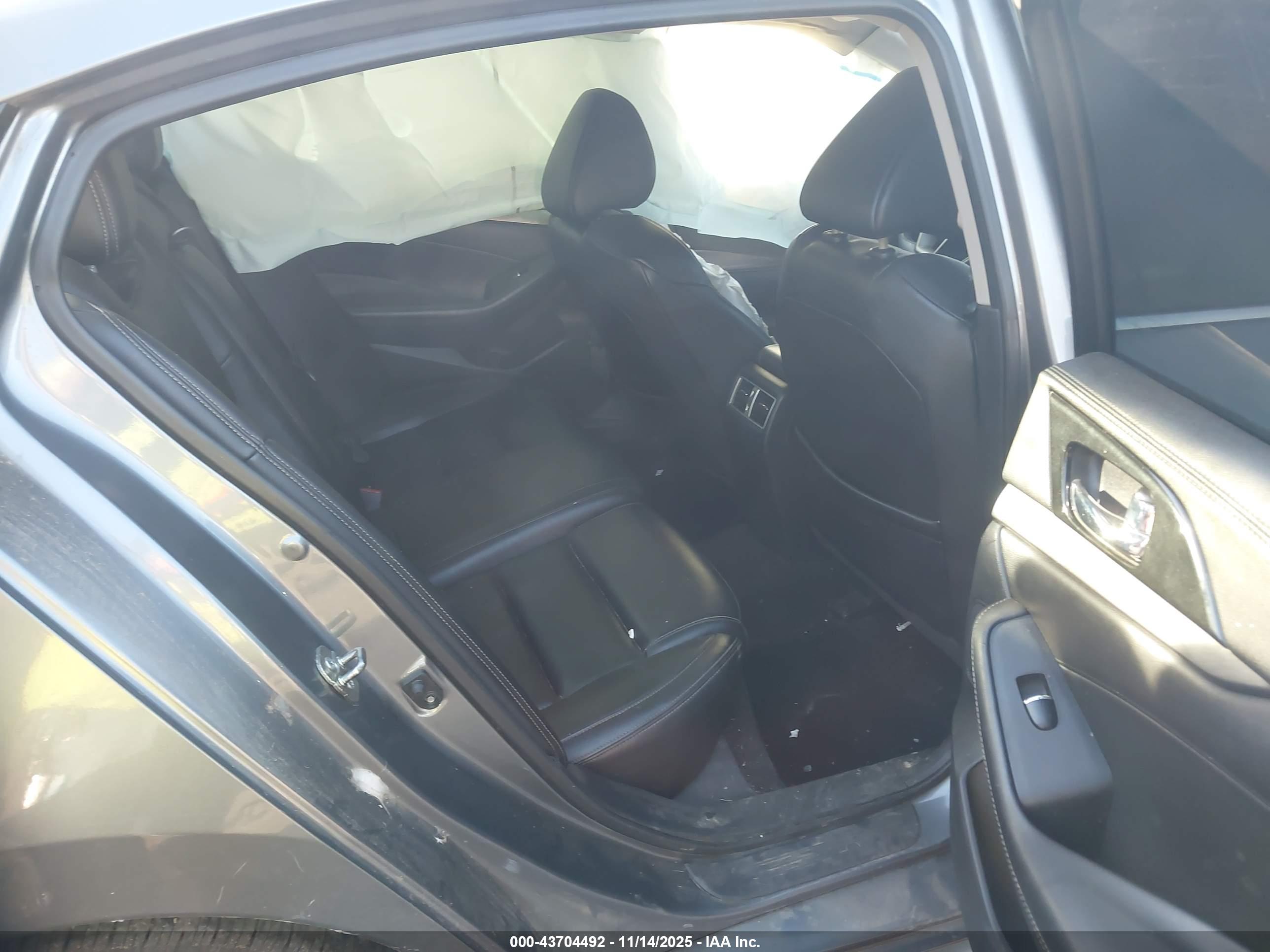 NISSAN MAXIMA image 8
