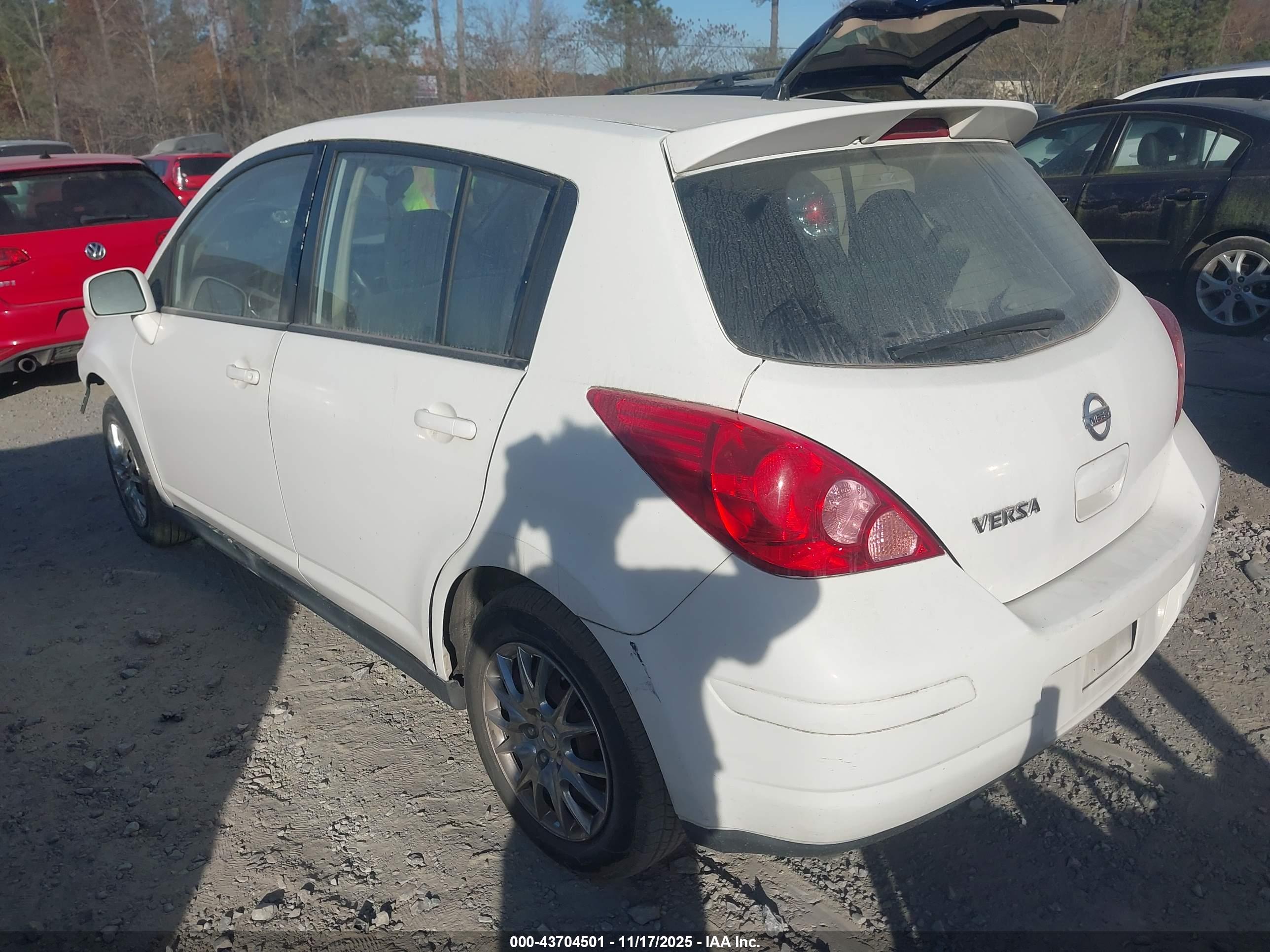 NISSAN VERSA image 3