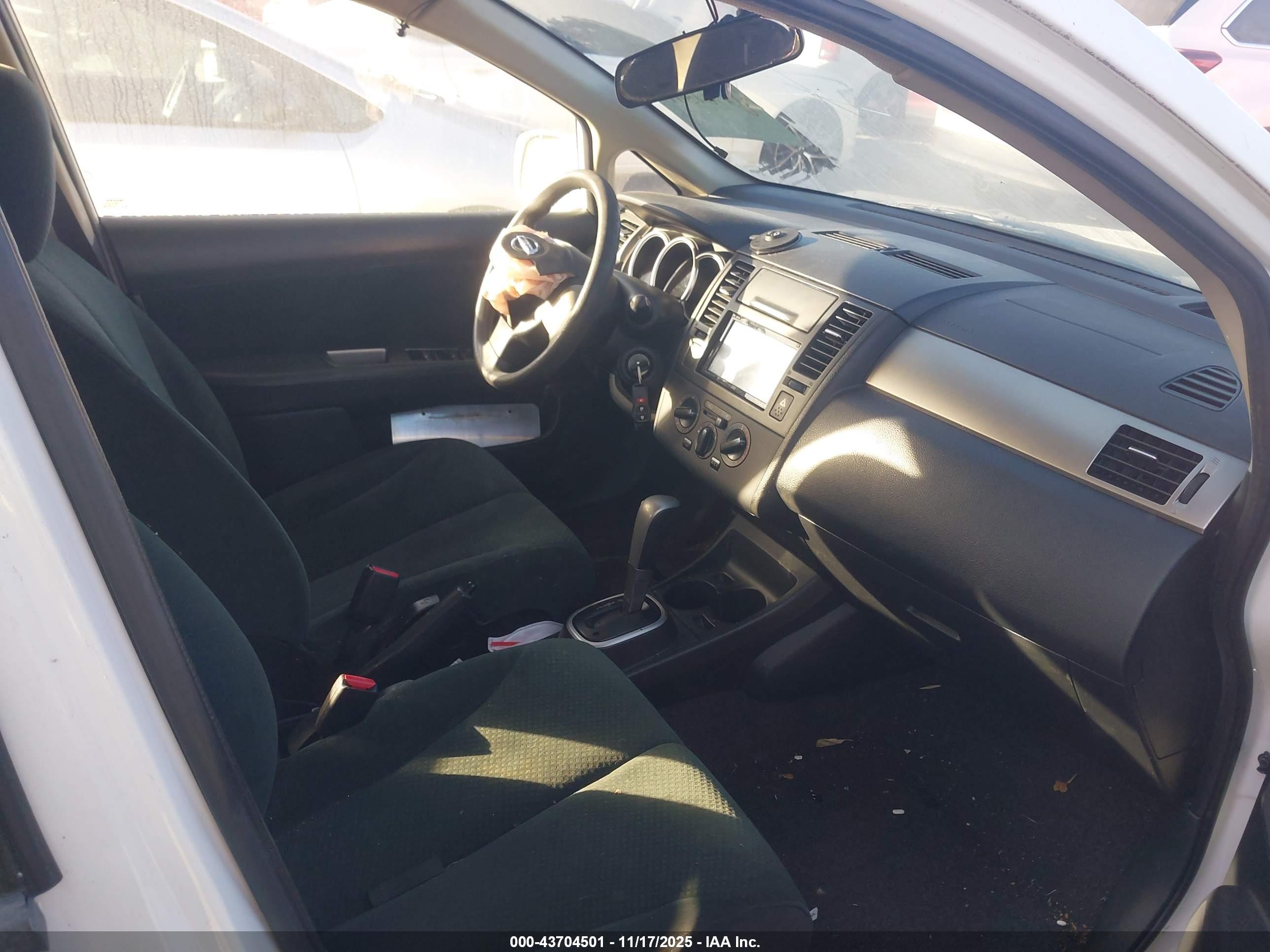 NISSAN VERSA image 5