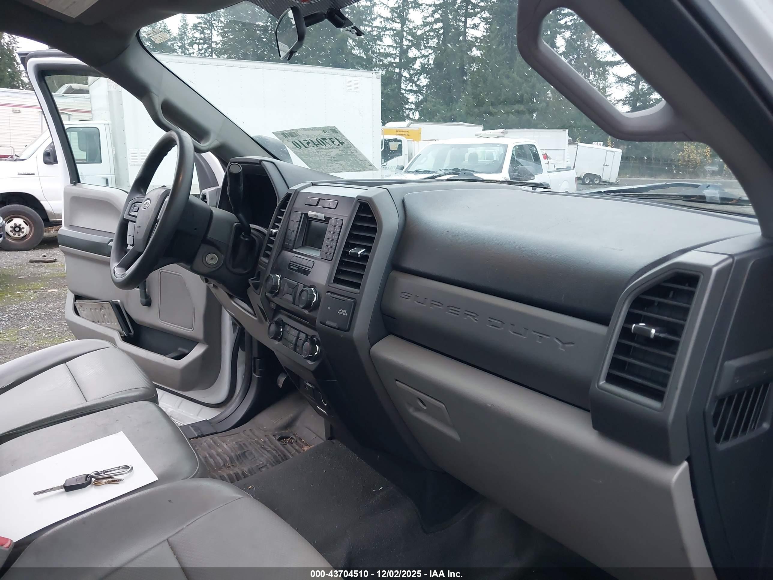 FORD F-350 image 8