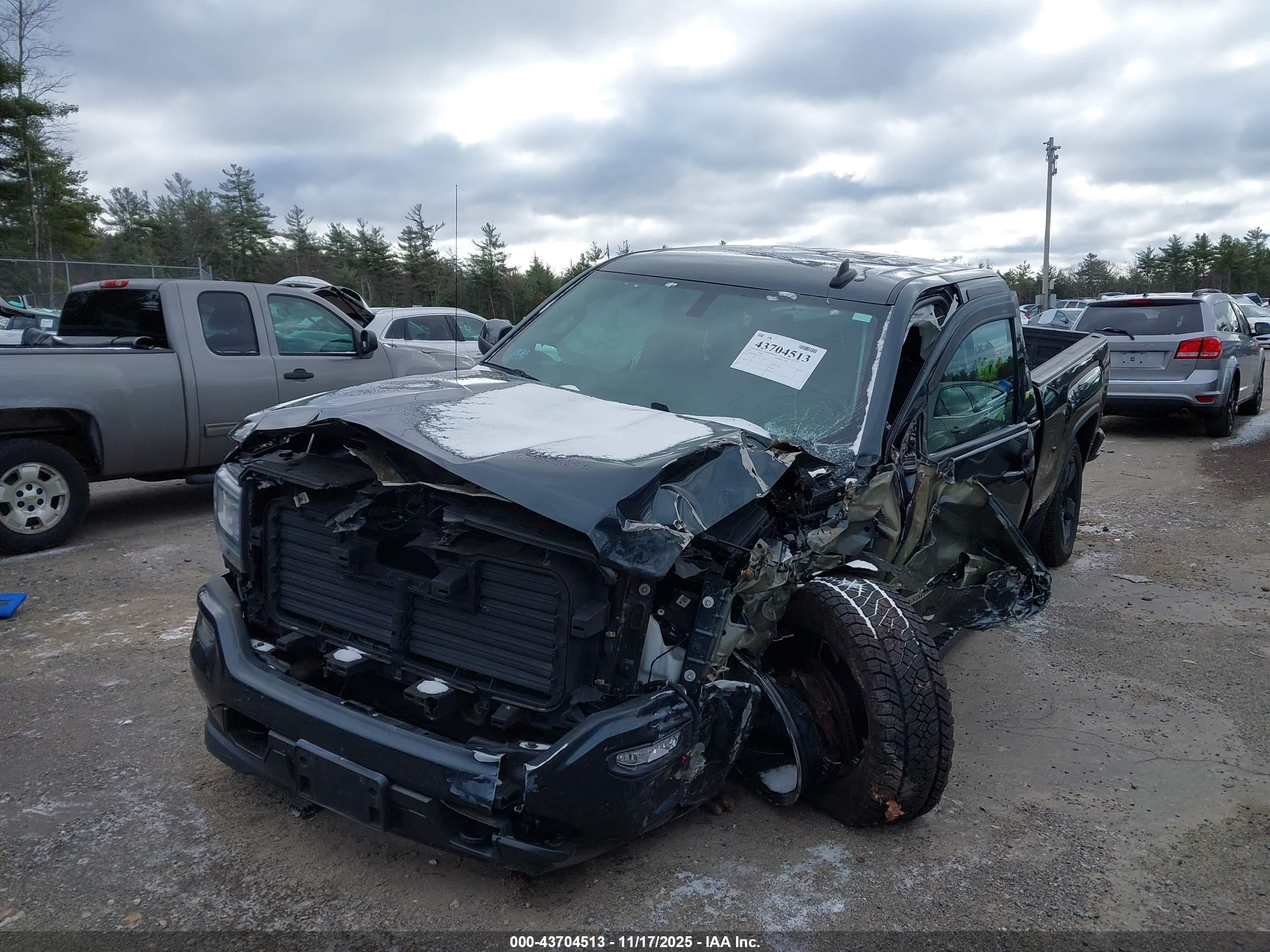 GMC SIERRA image 2