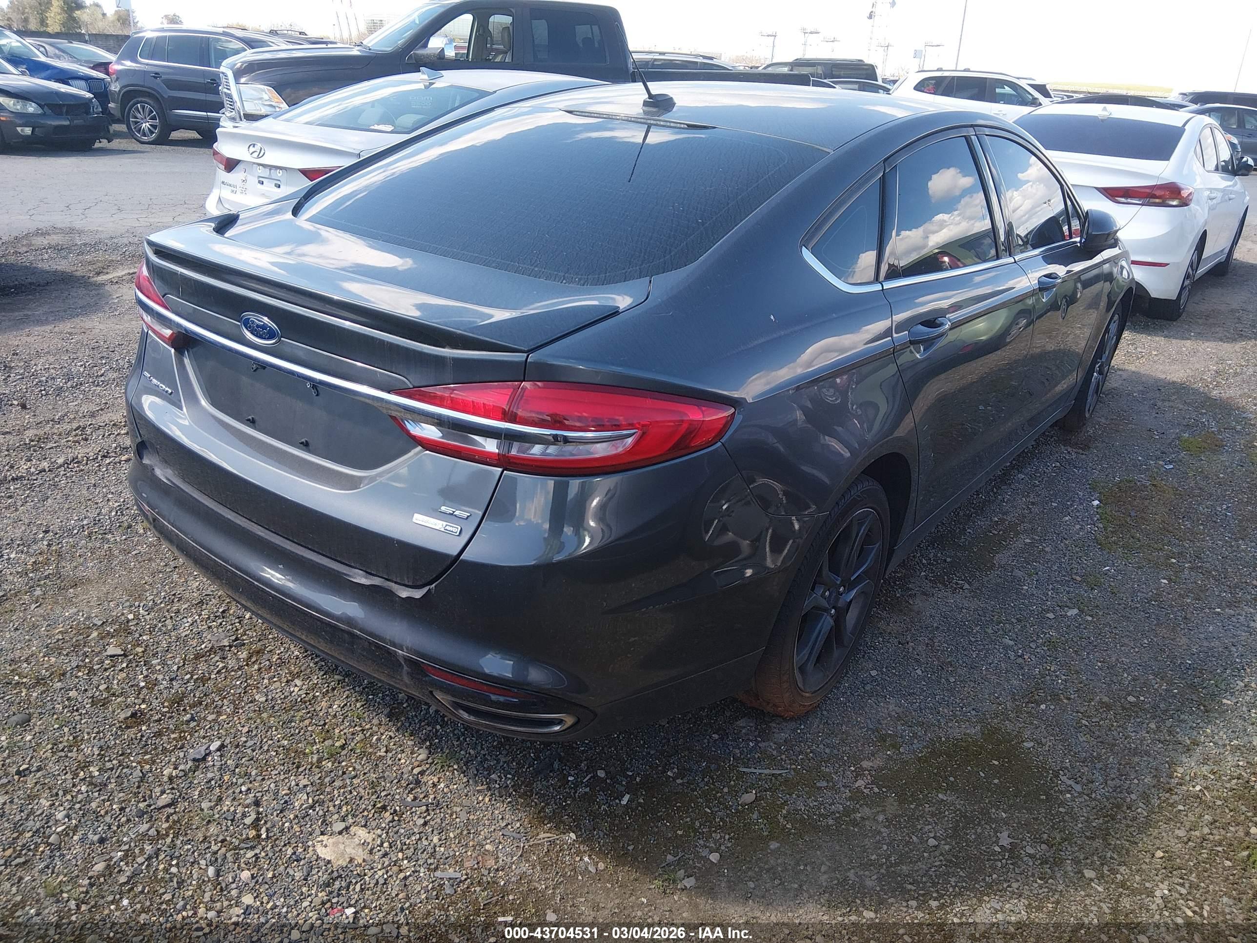 FORD FUSION image 4