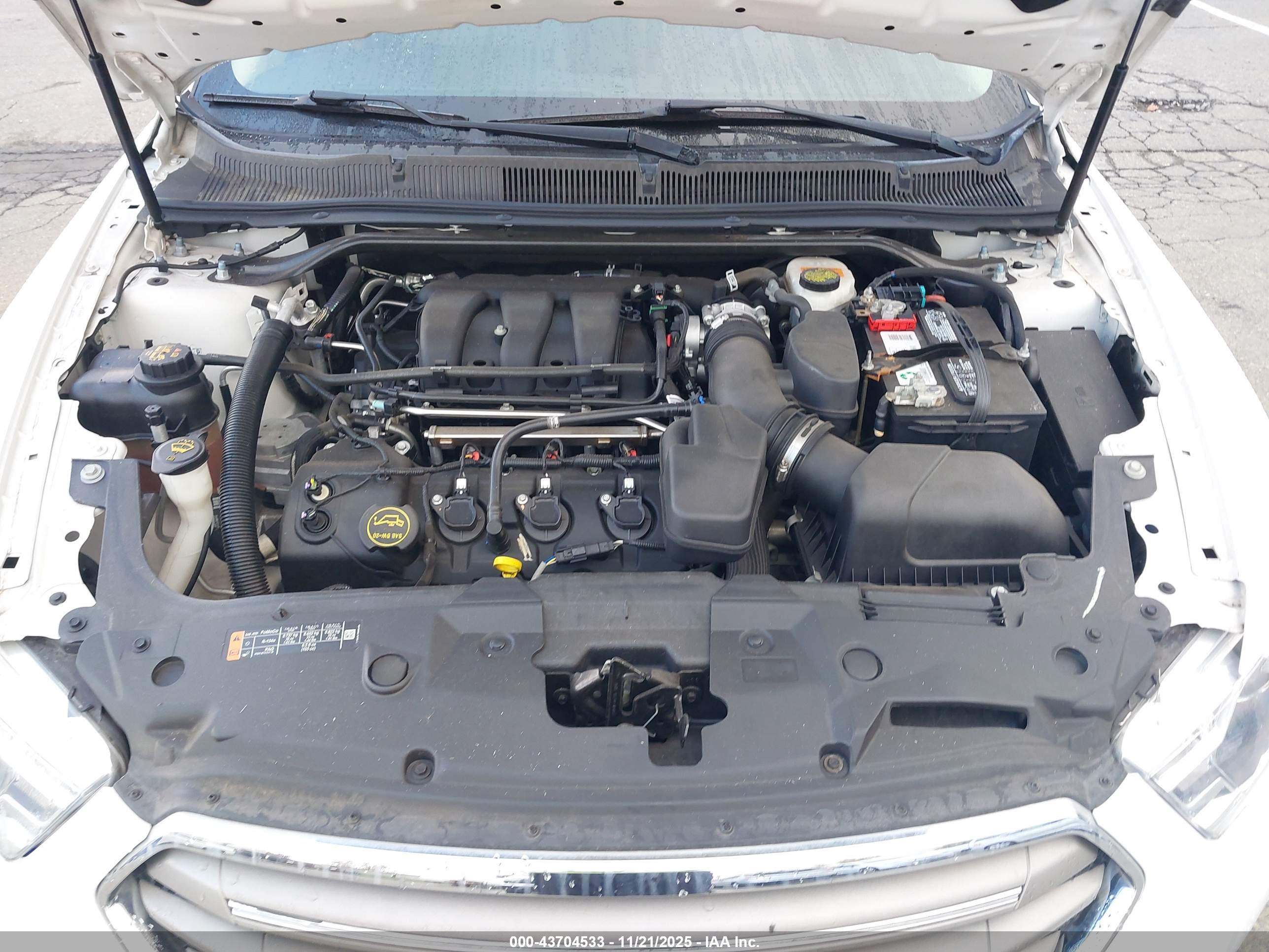 FORD TAURUS image 10