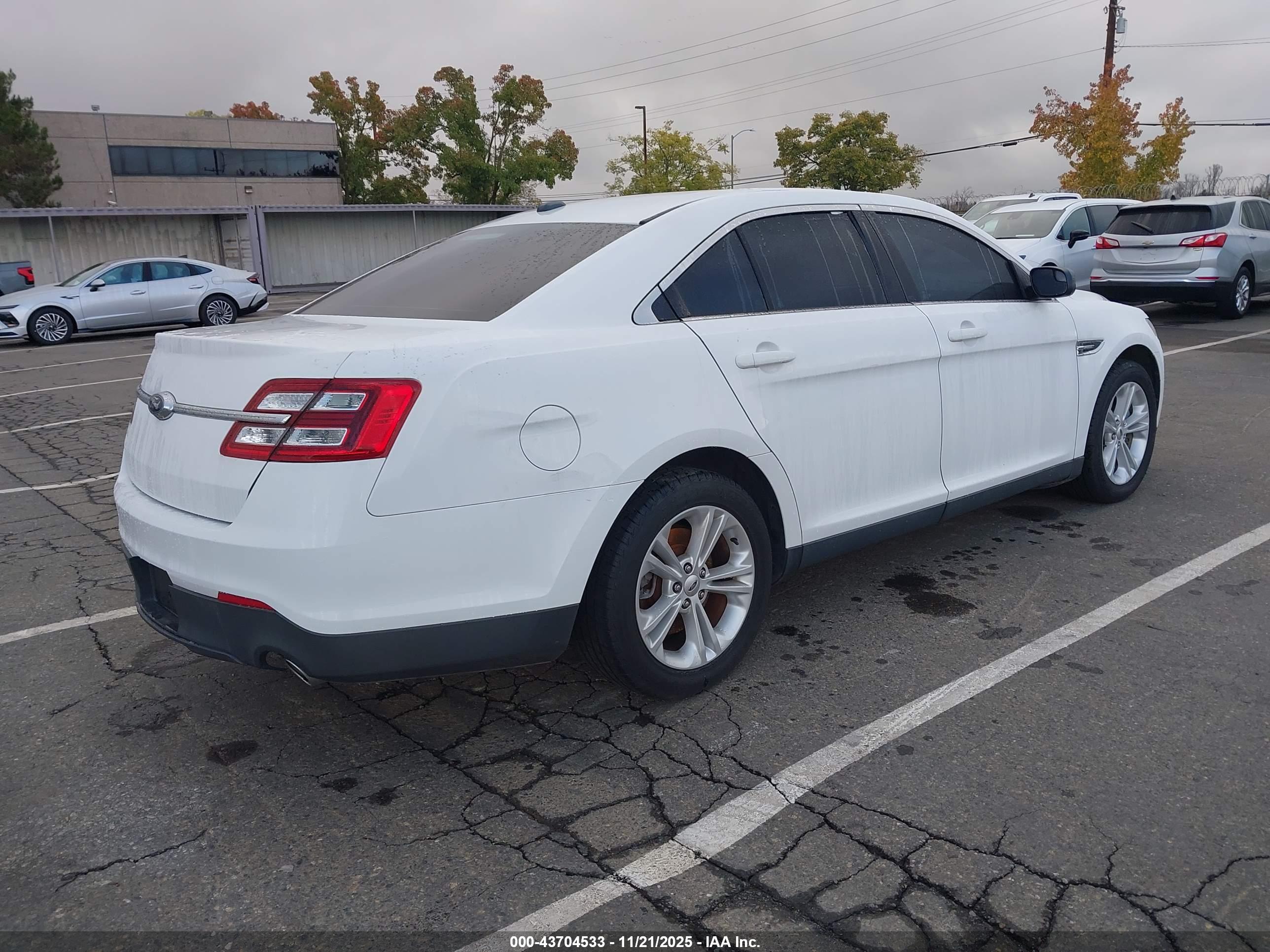 FORD TAURUS image 4
