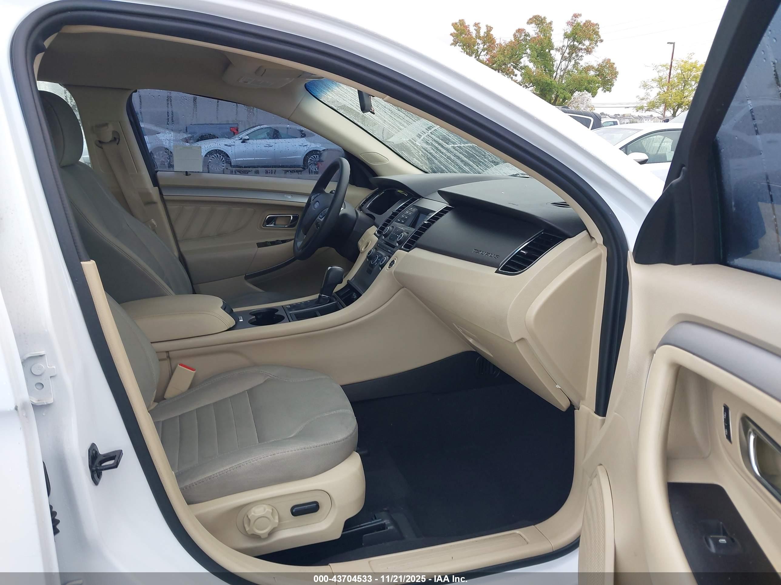 FORD TAURUS image 5