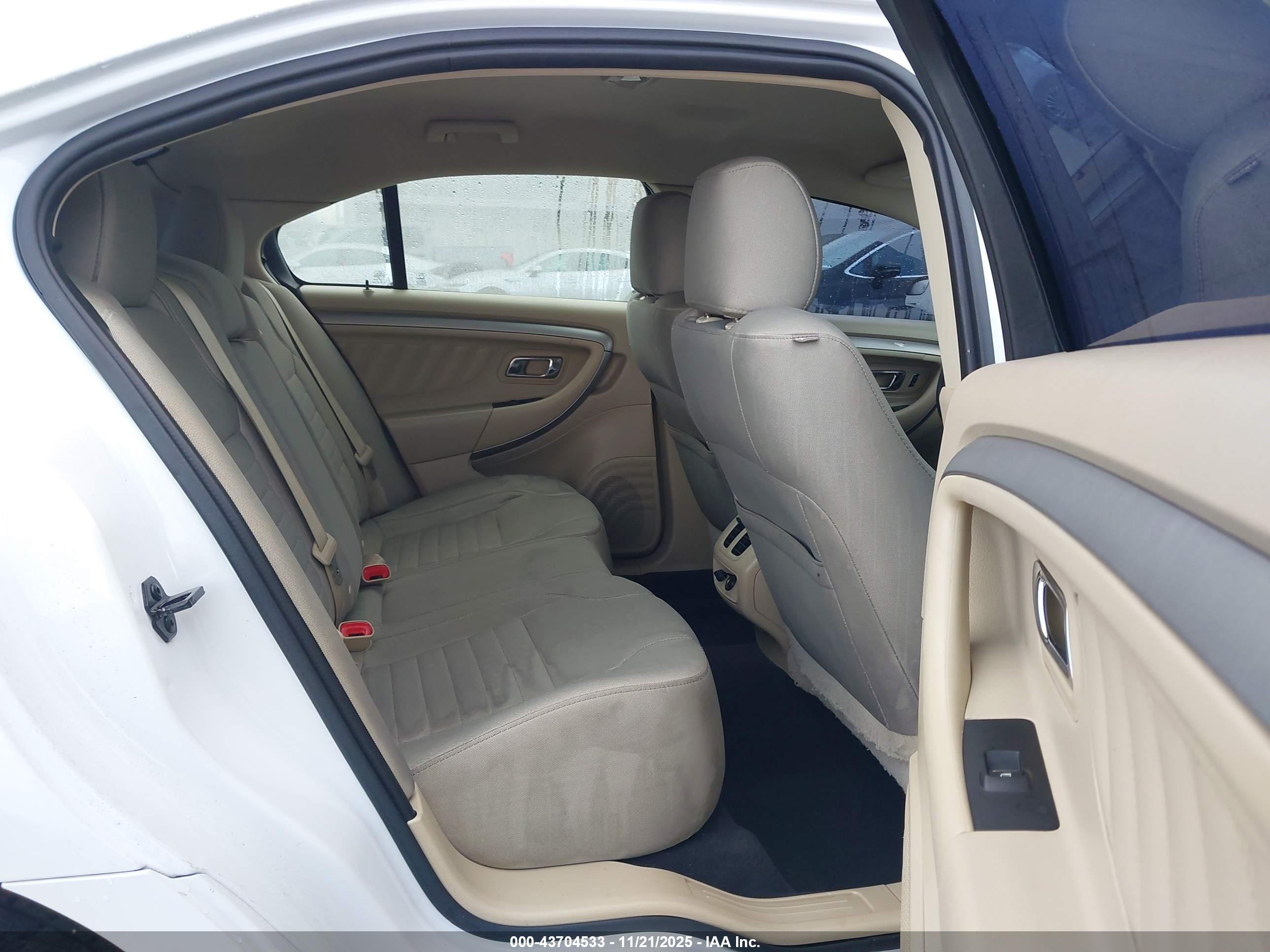 FORD TAURUS image 8