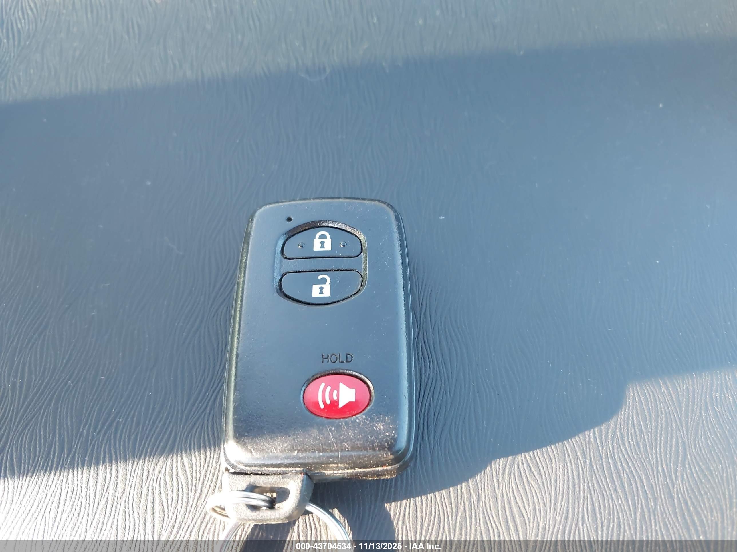 TOYOTA PRIUS image 11