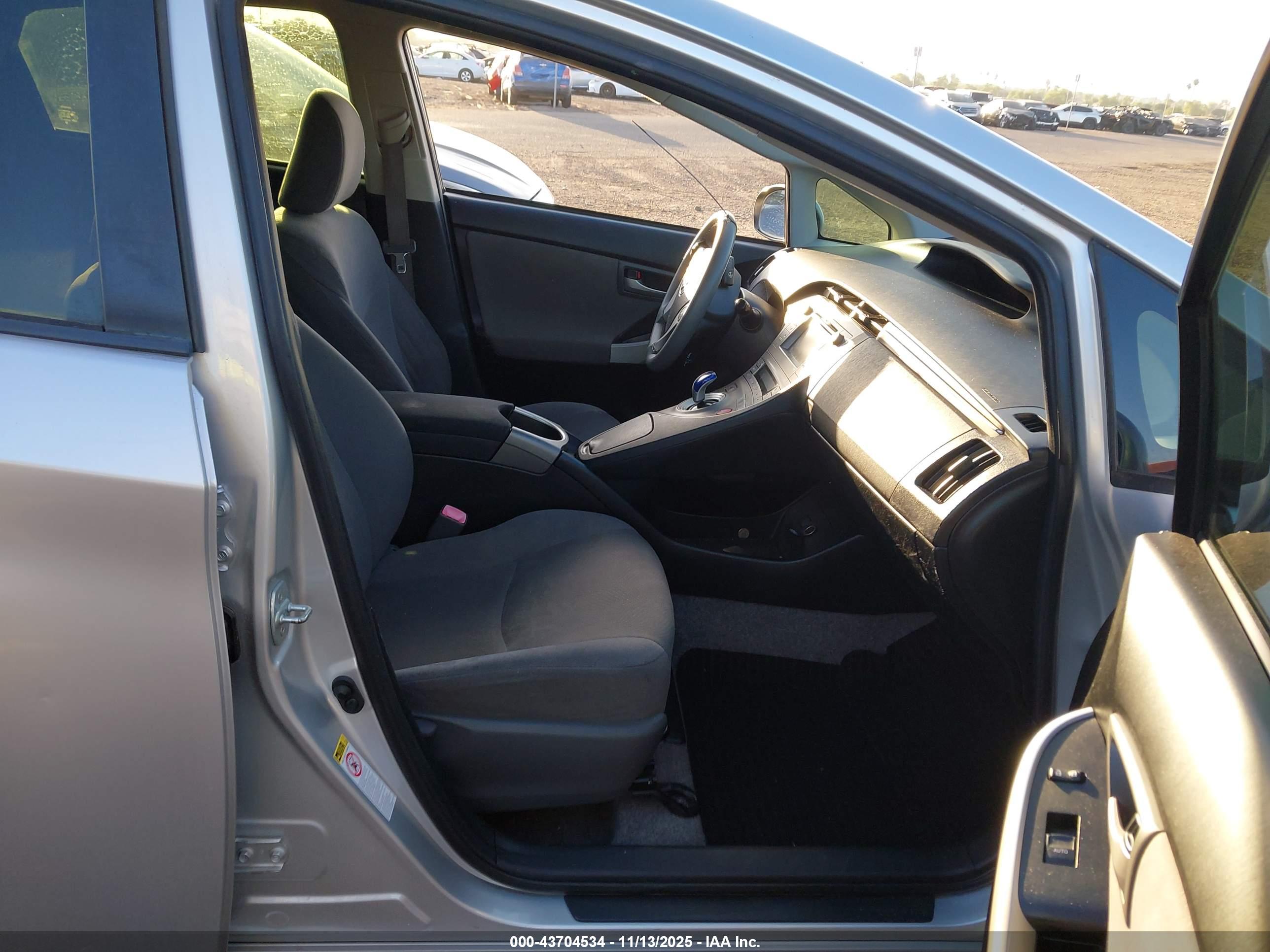 TOYOTA PRIUS image 5