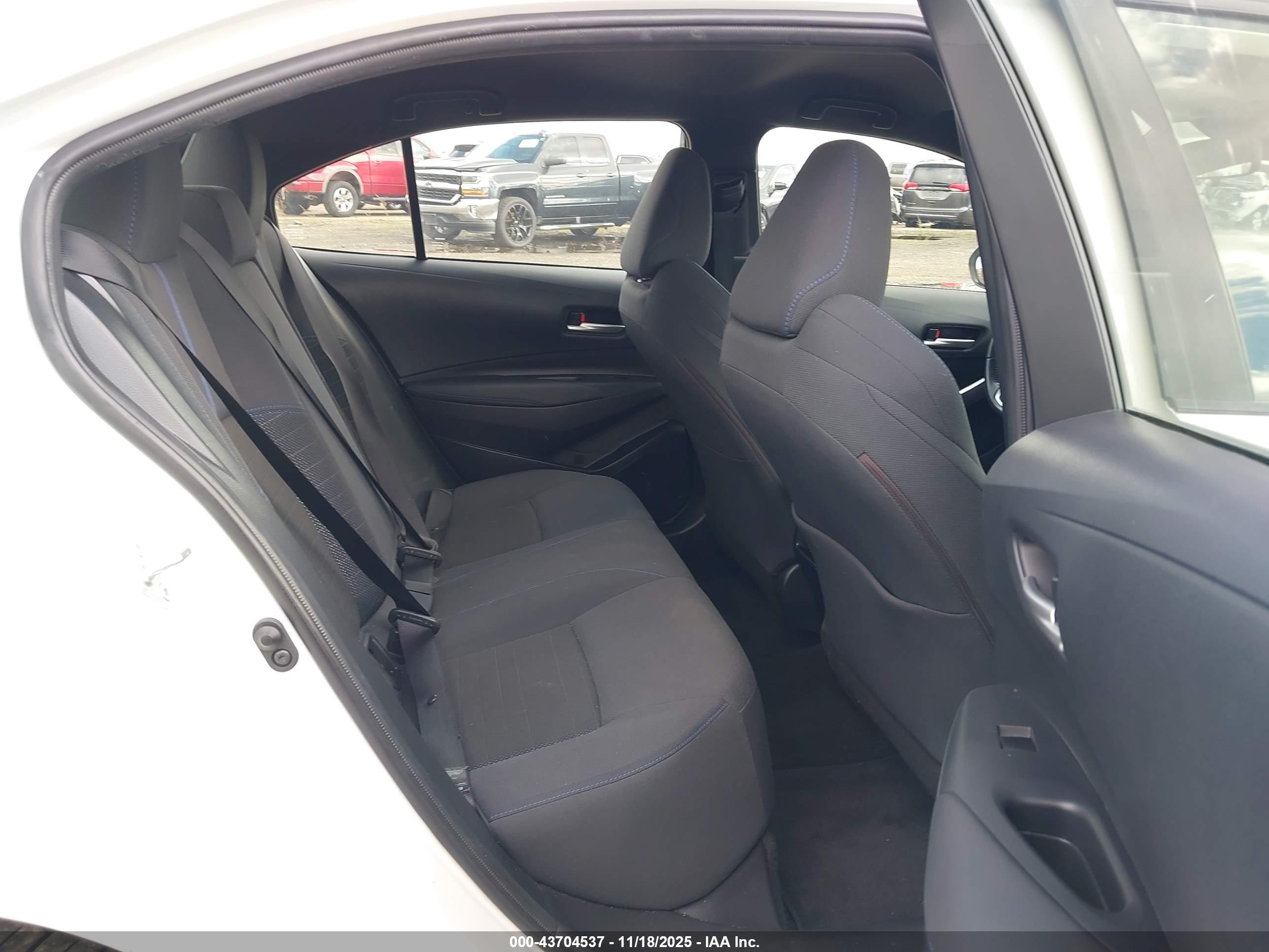 TOYOTA COROLLA image 8