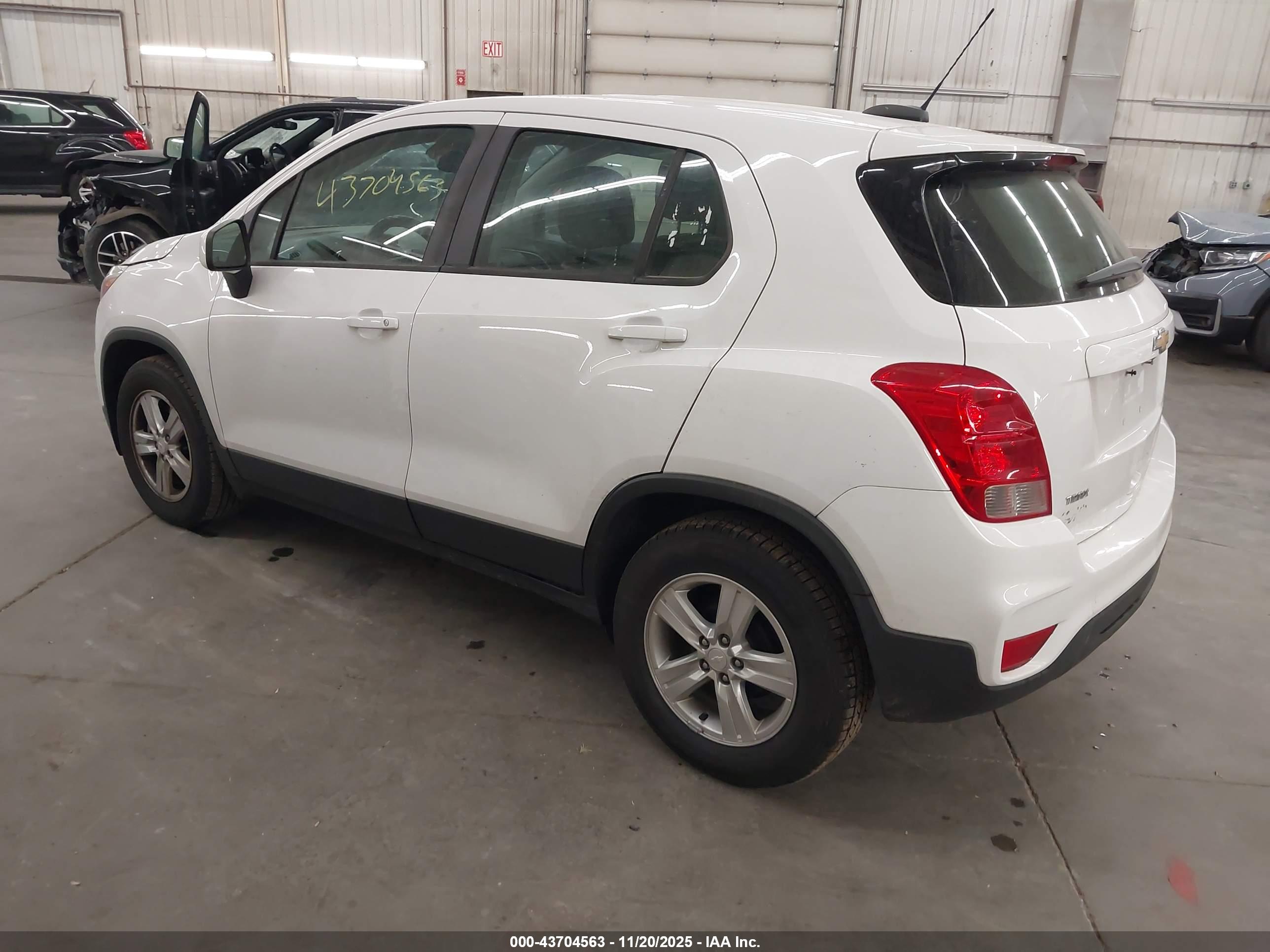 CHEVROLET TRAX image 3