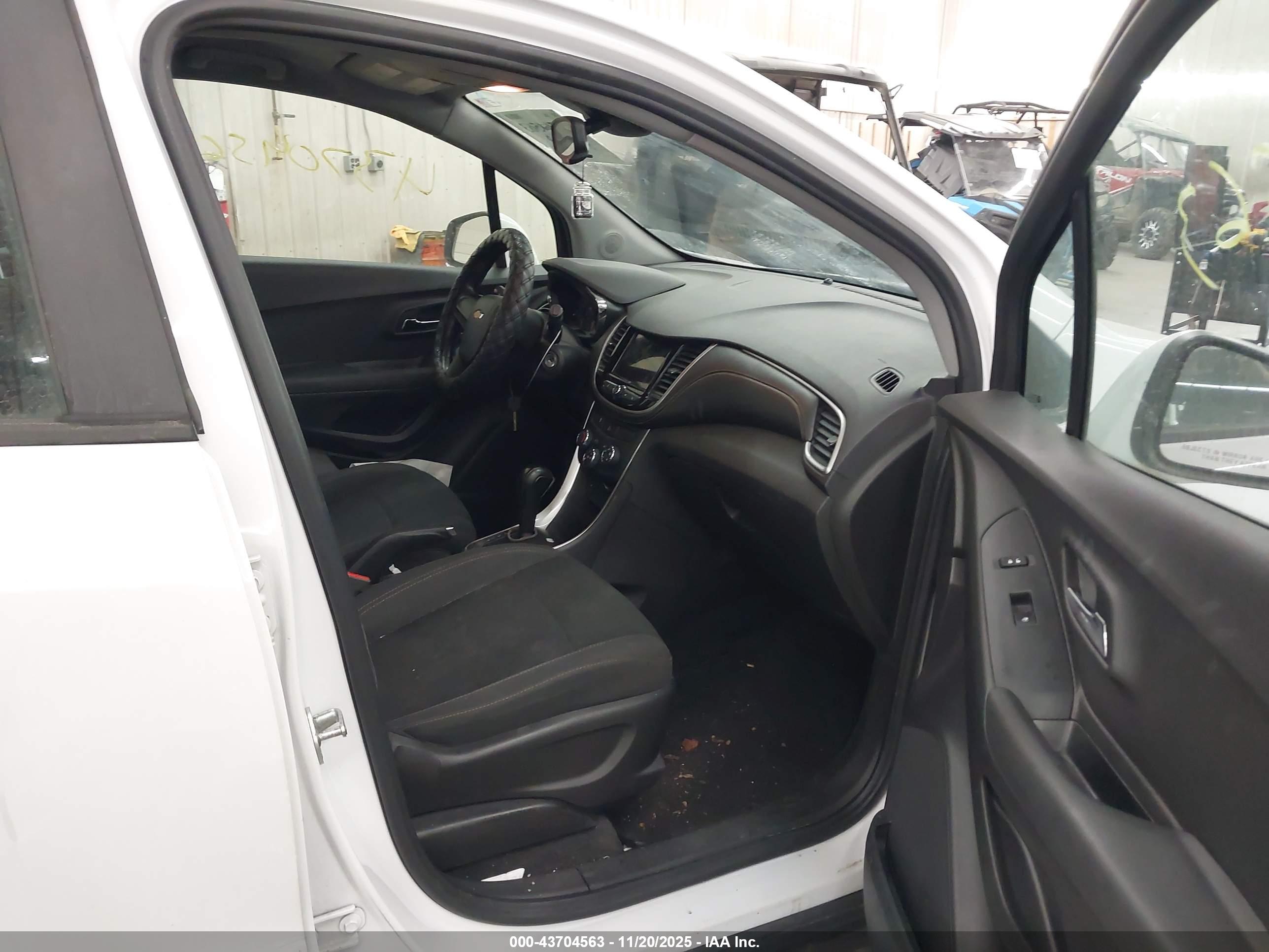 CHEVROLET TRAX image 5