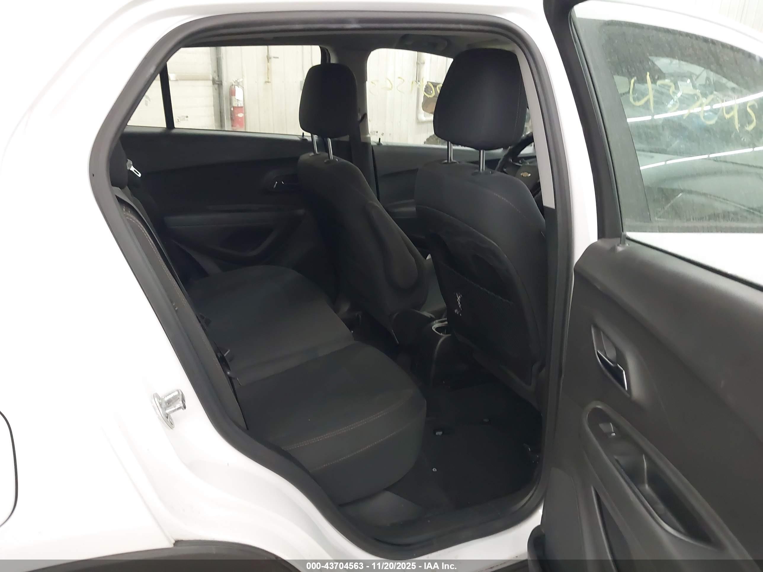 CHEVROLET TRAX image 8