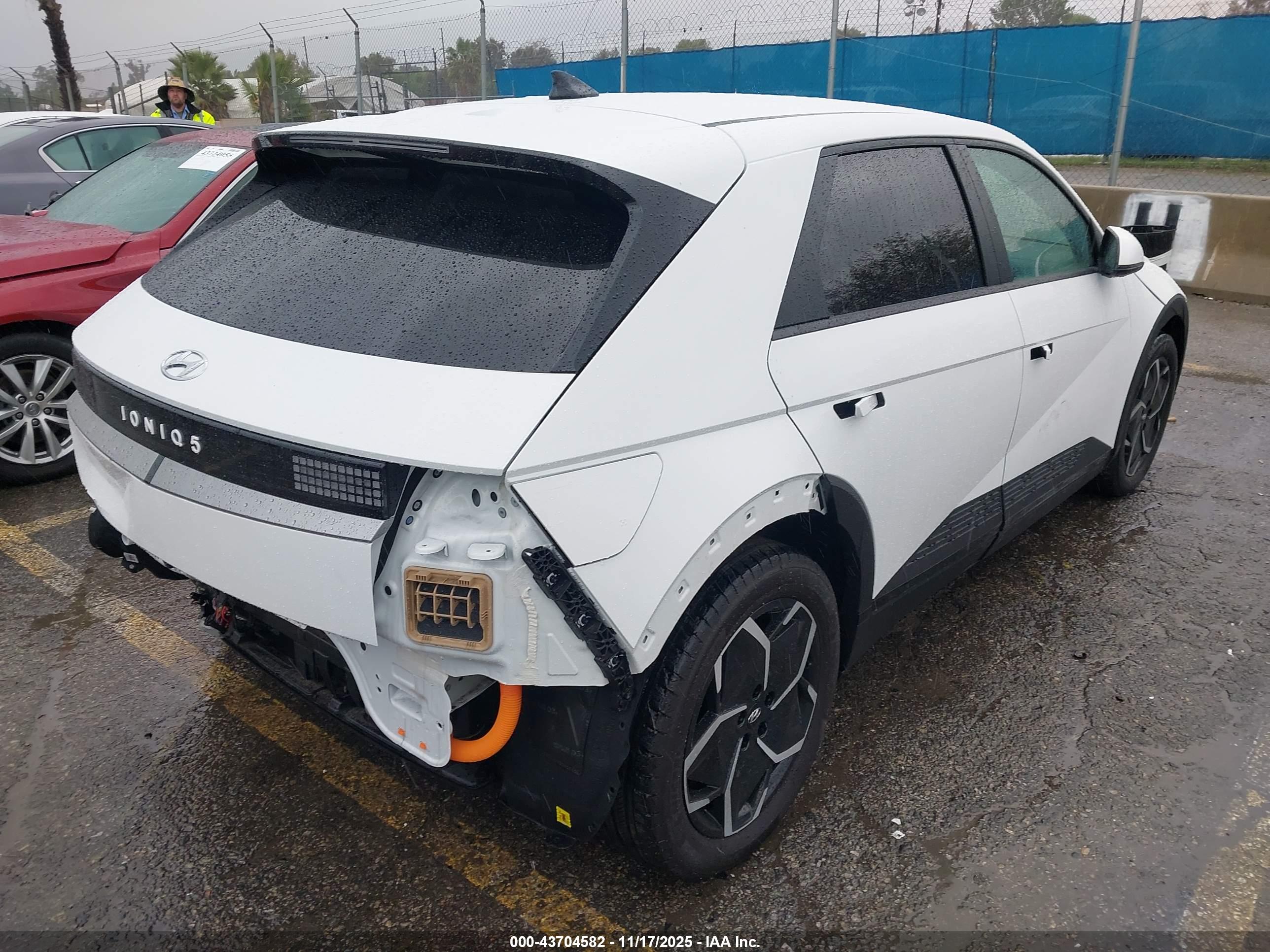 HYUNDAI IONIQ image 4