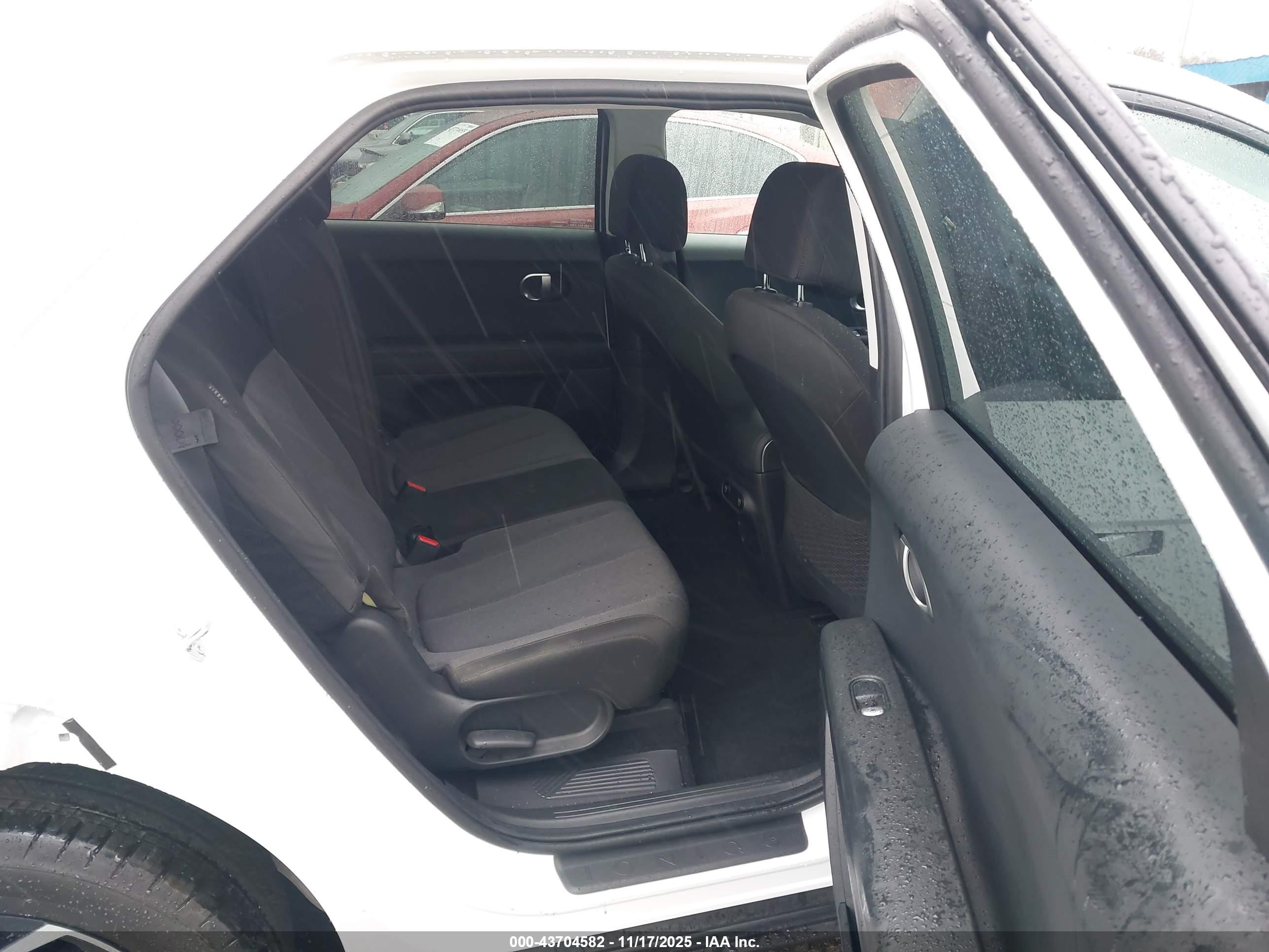 HYUNDAI IONIQ image 8