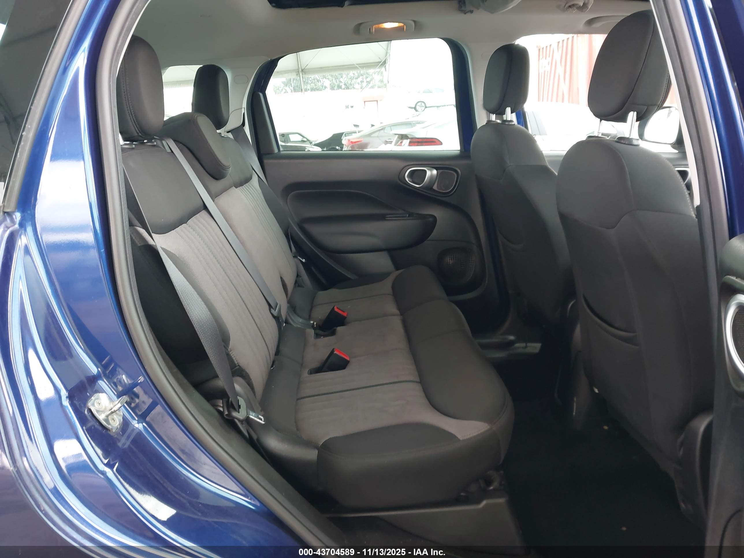 FIAT 500L image 8