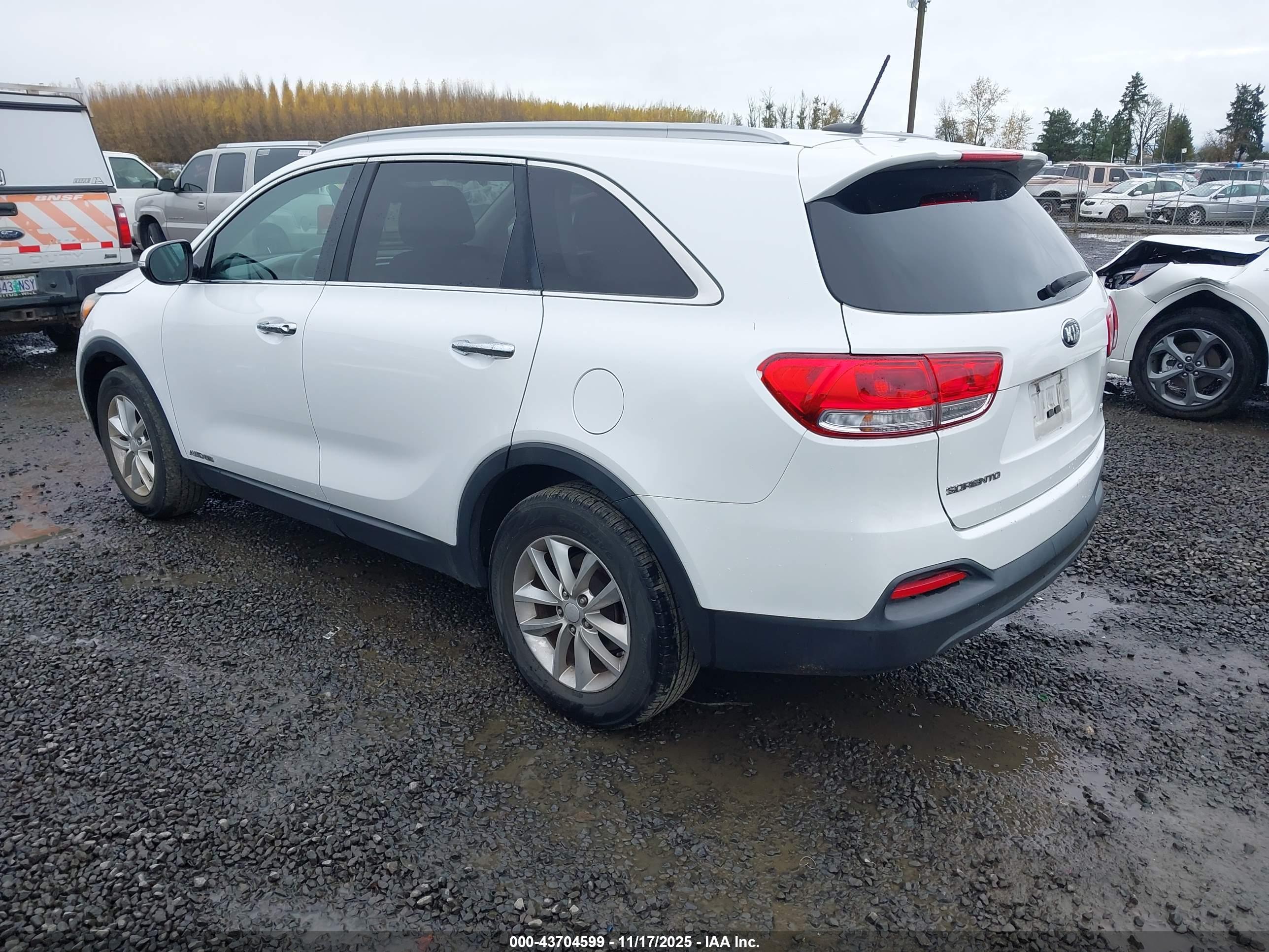 KIA SORENTO image 3