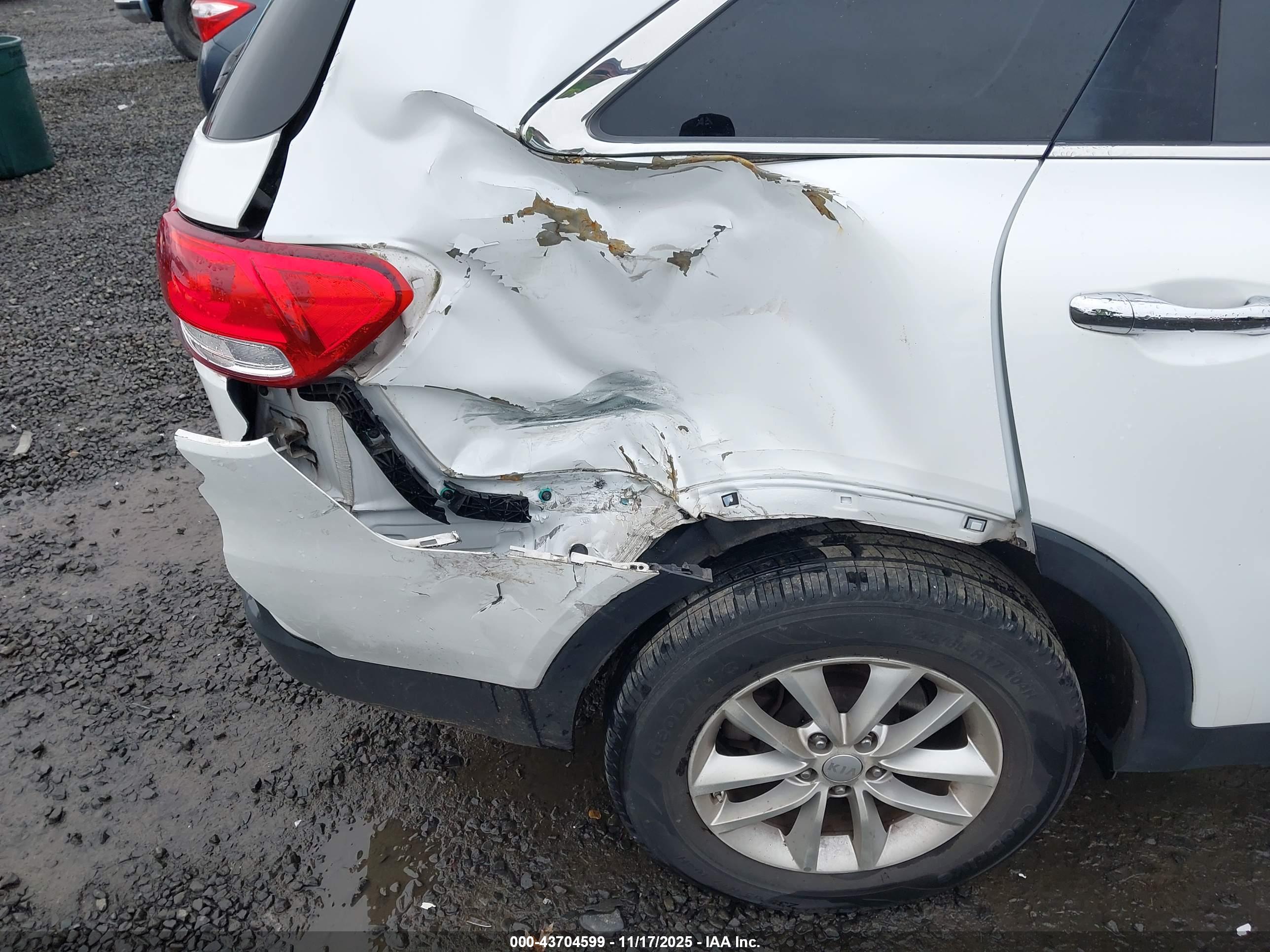 KIA SORENTO image 6
