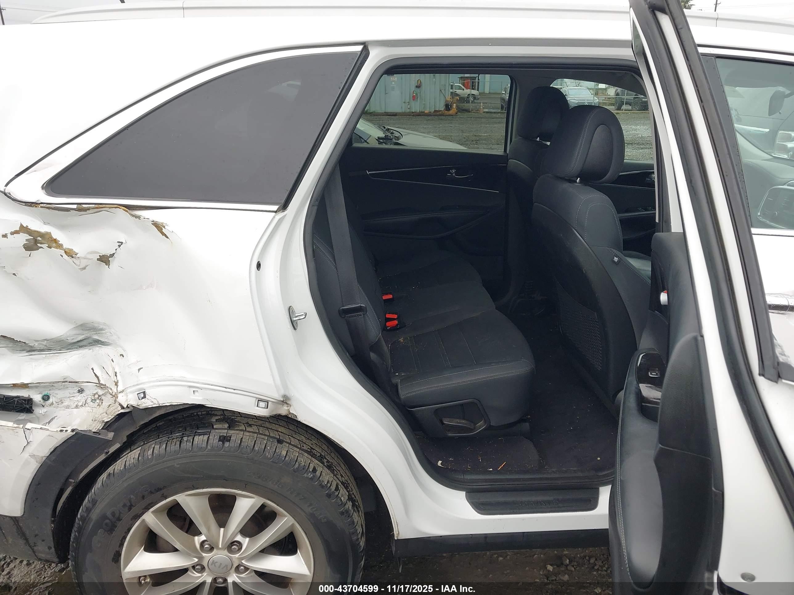 KIA SORENTO image 8