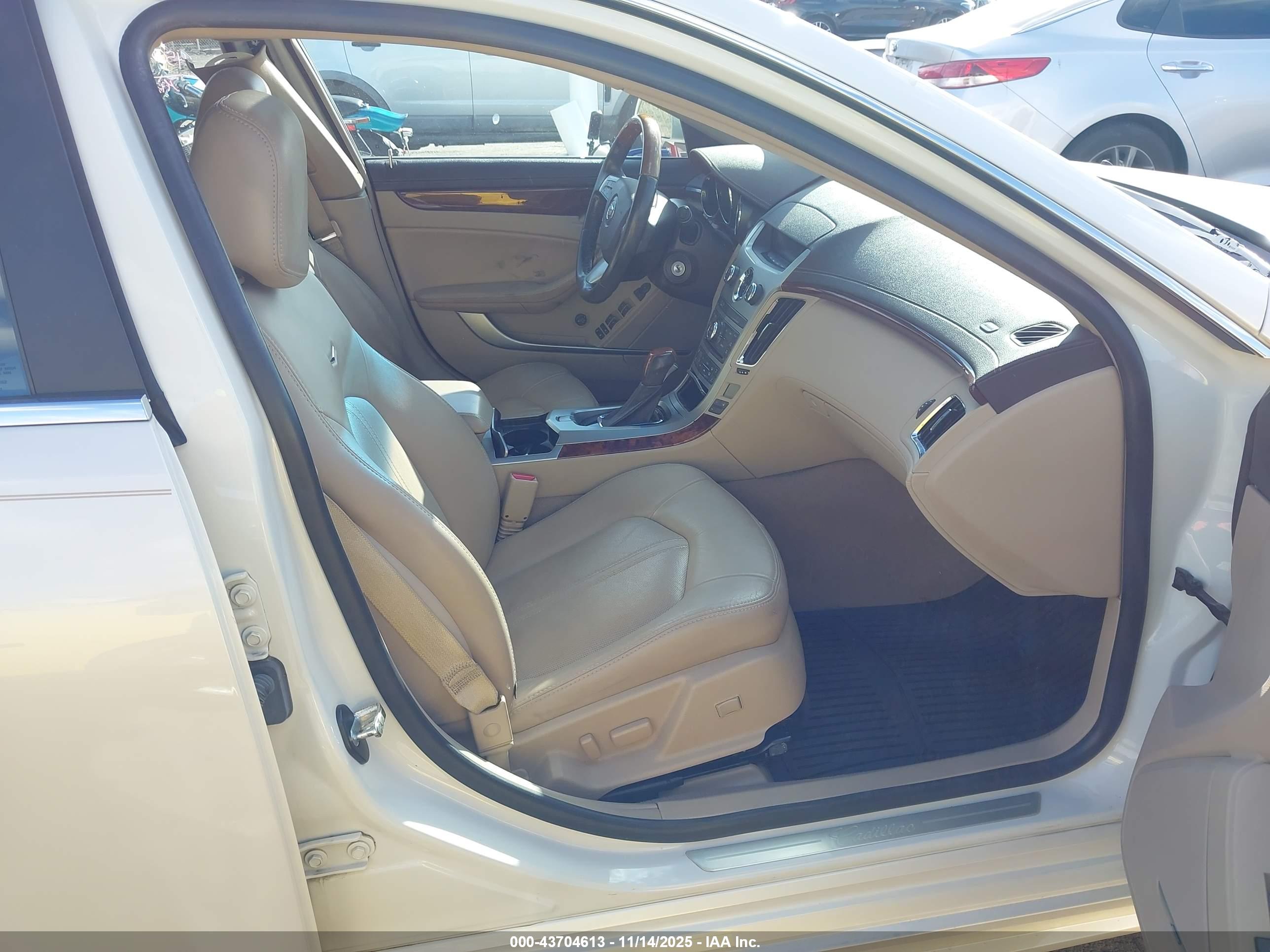CADILLAC CTS image 5