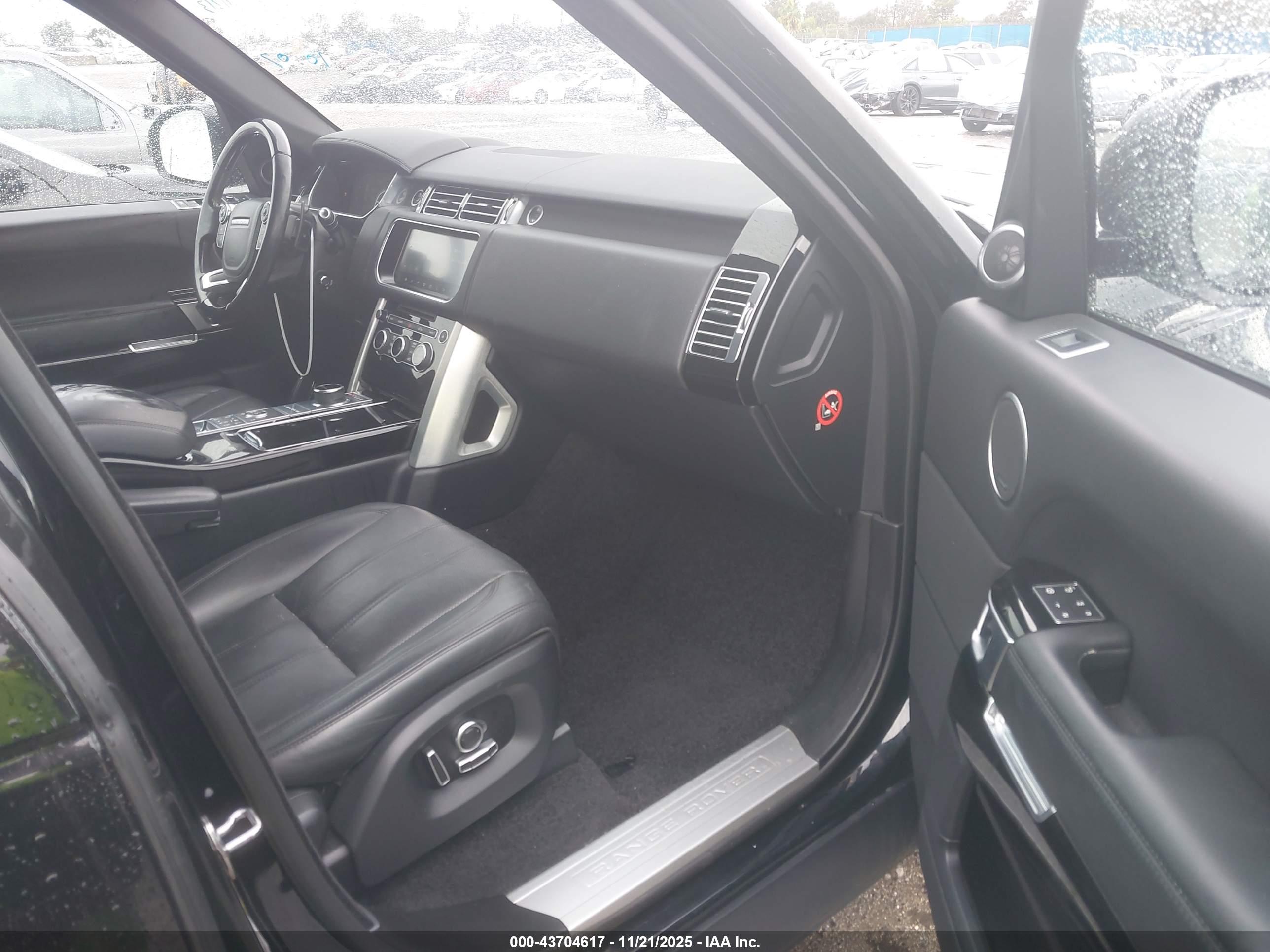 LAND ROVER image 5