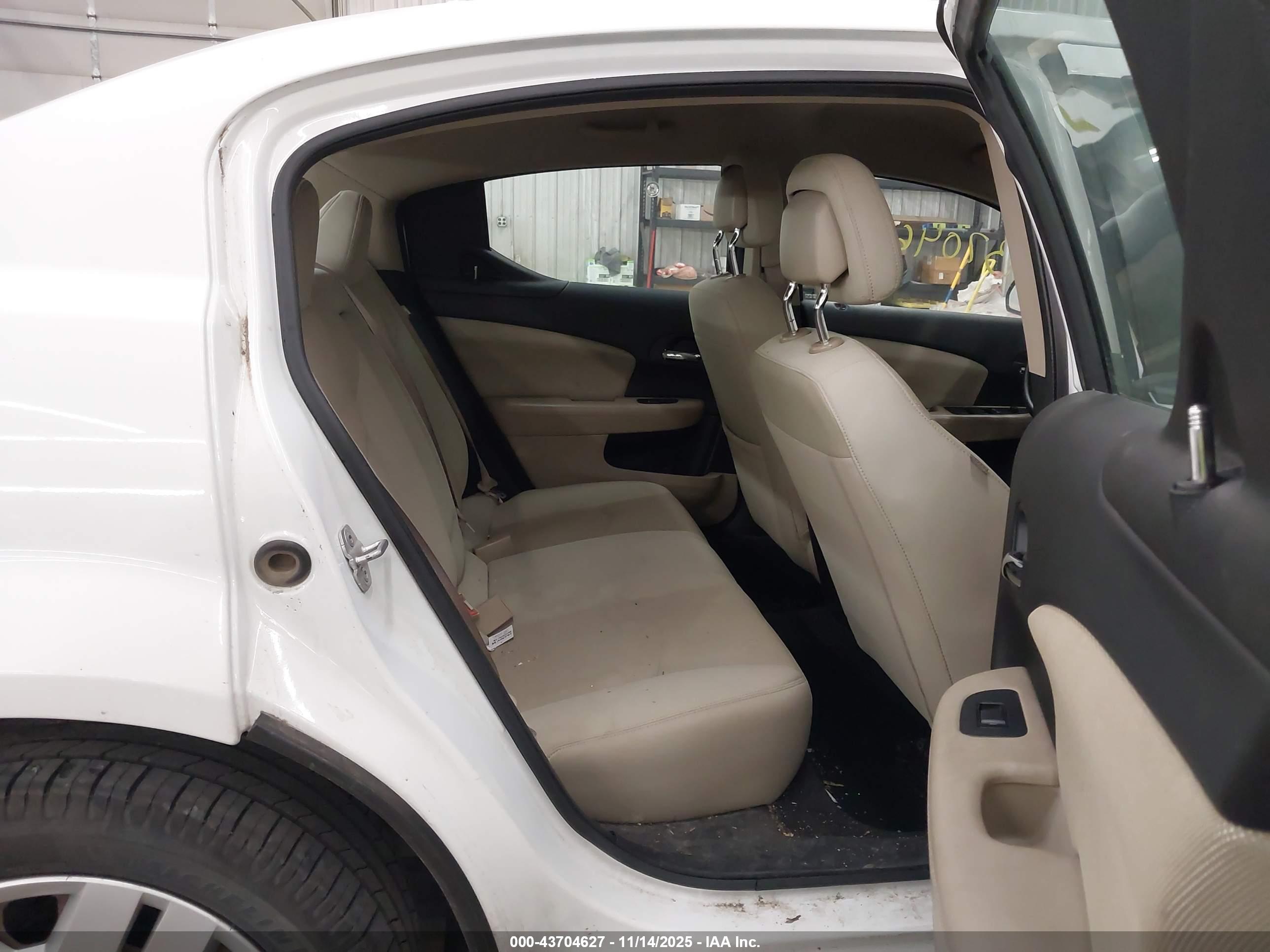 DODGE AVENGER image 8