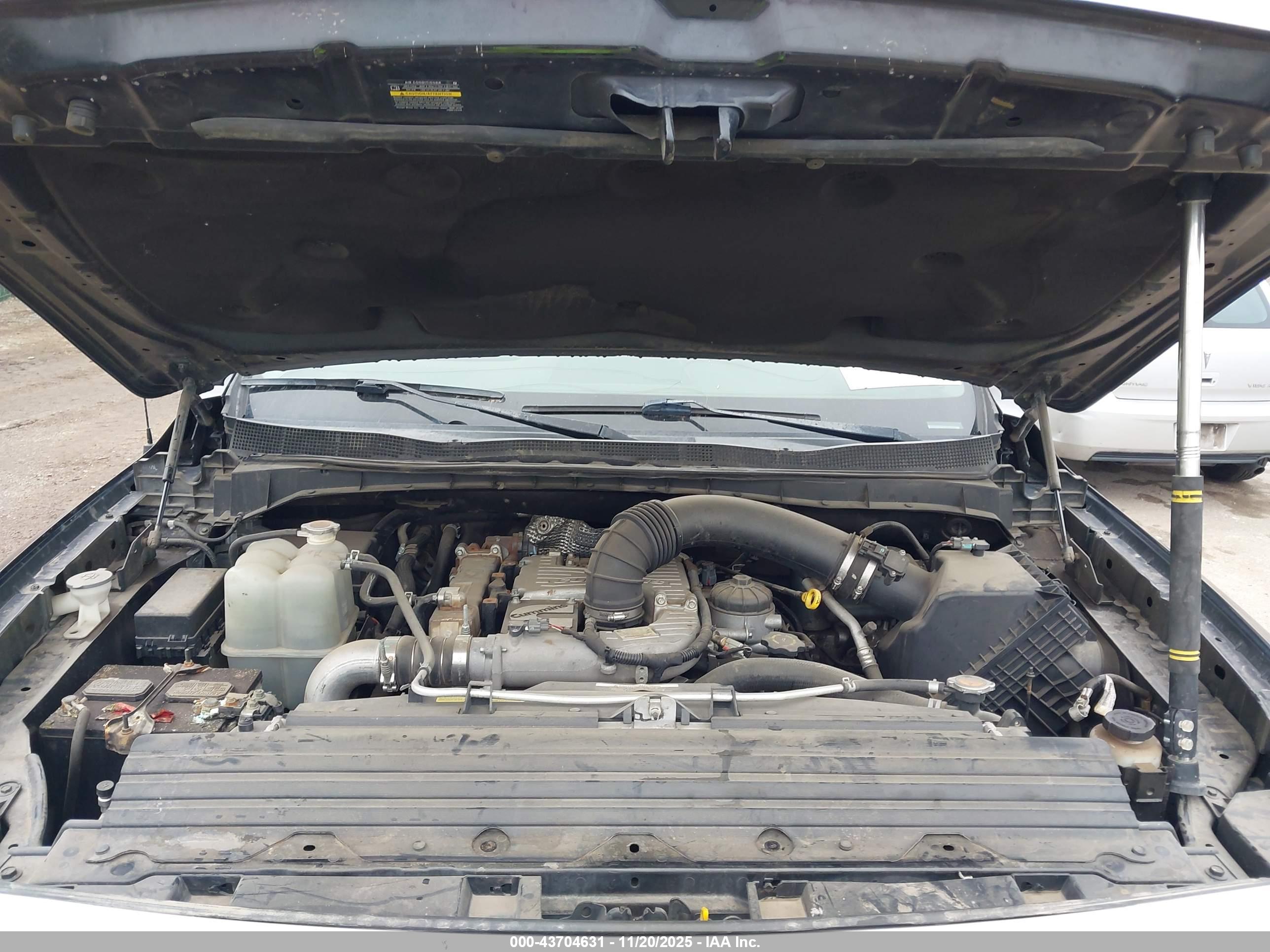 NISSAN TITAN image 10