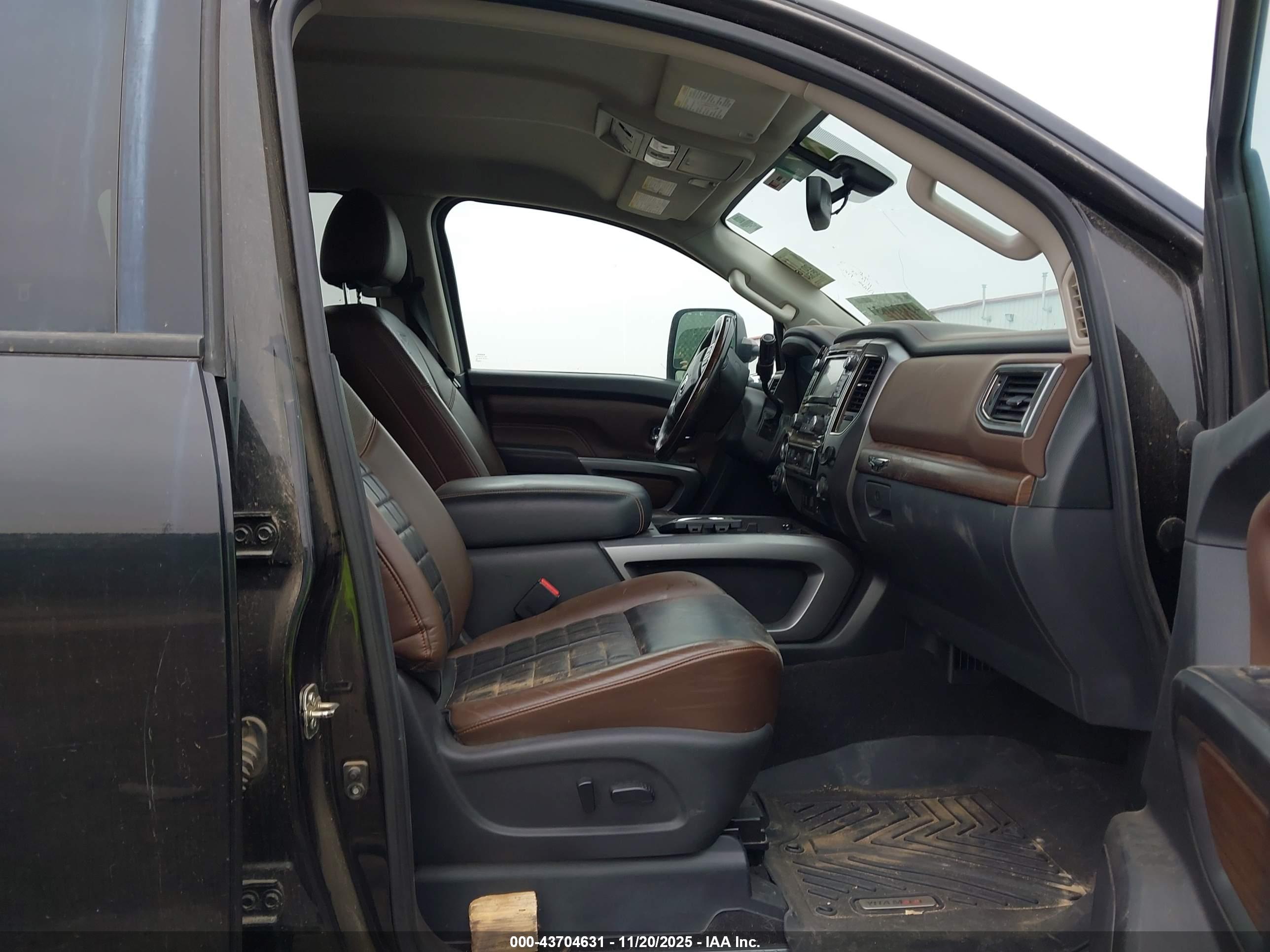 NISSAN TITAN image 5