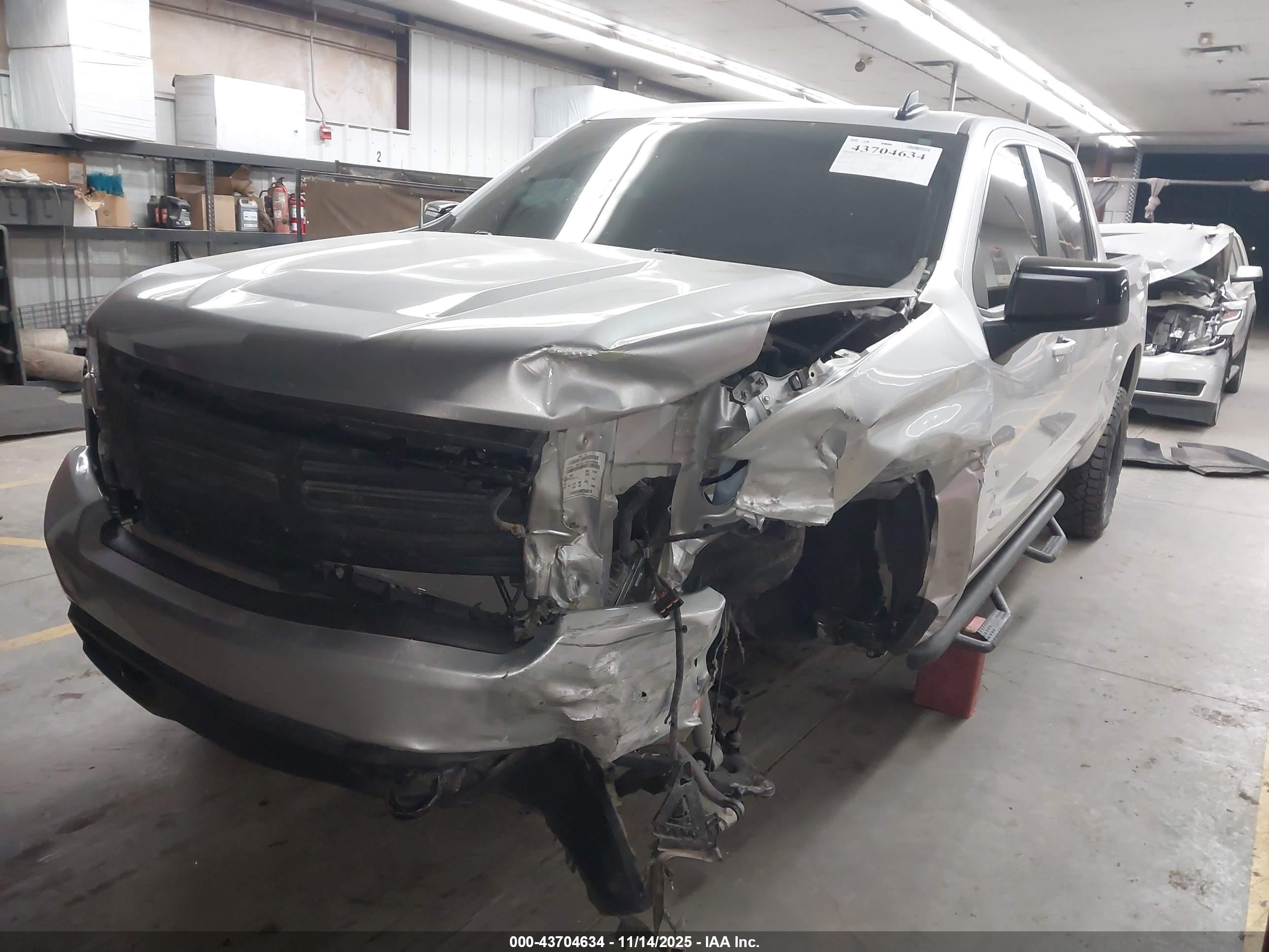 CHEVROLET SILVERADO image 2