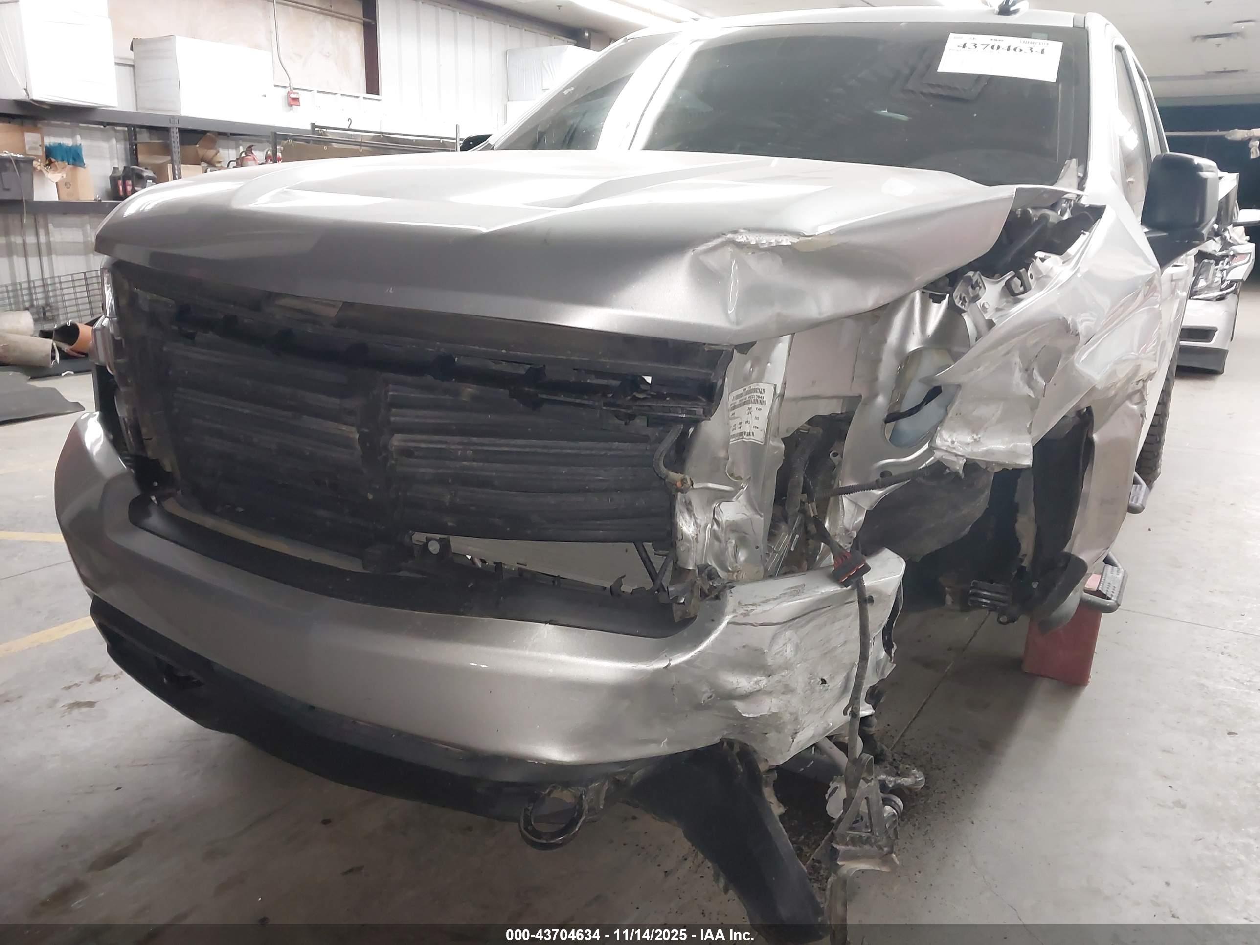 CHEVROLET SILVERADO image 6