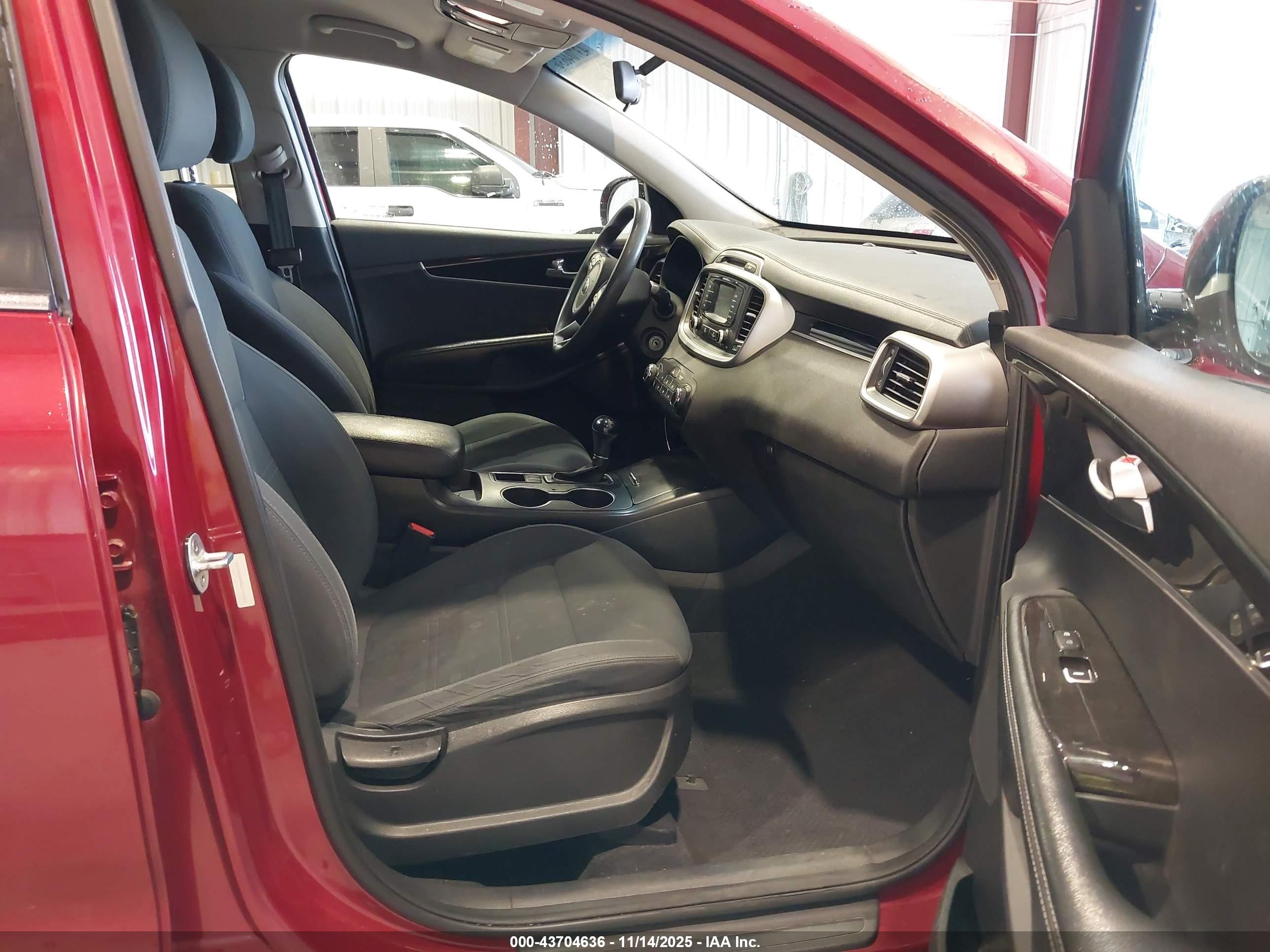 KIA SORENTO image 5