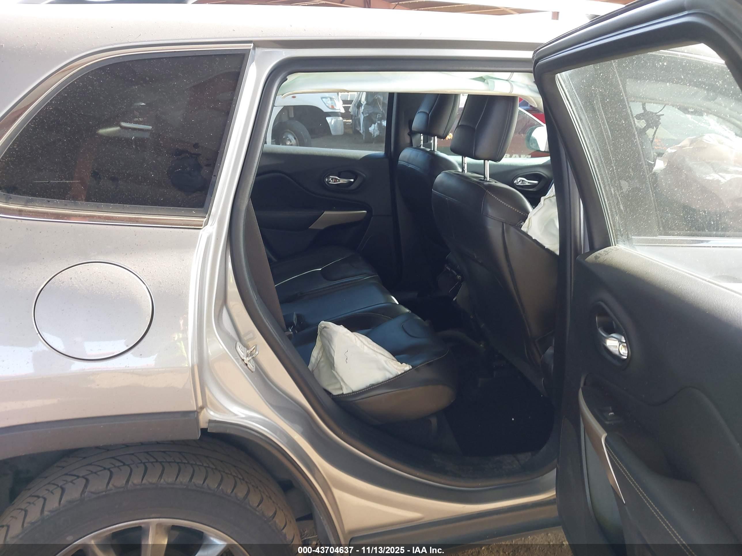 JEEP CHEROKEE image 8