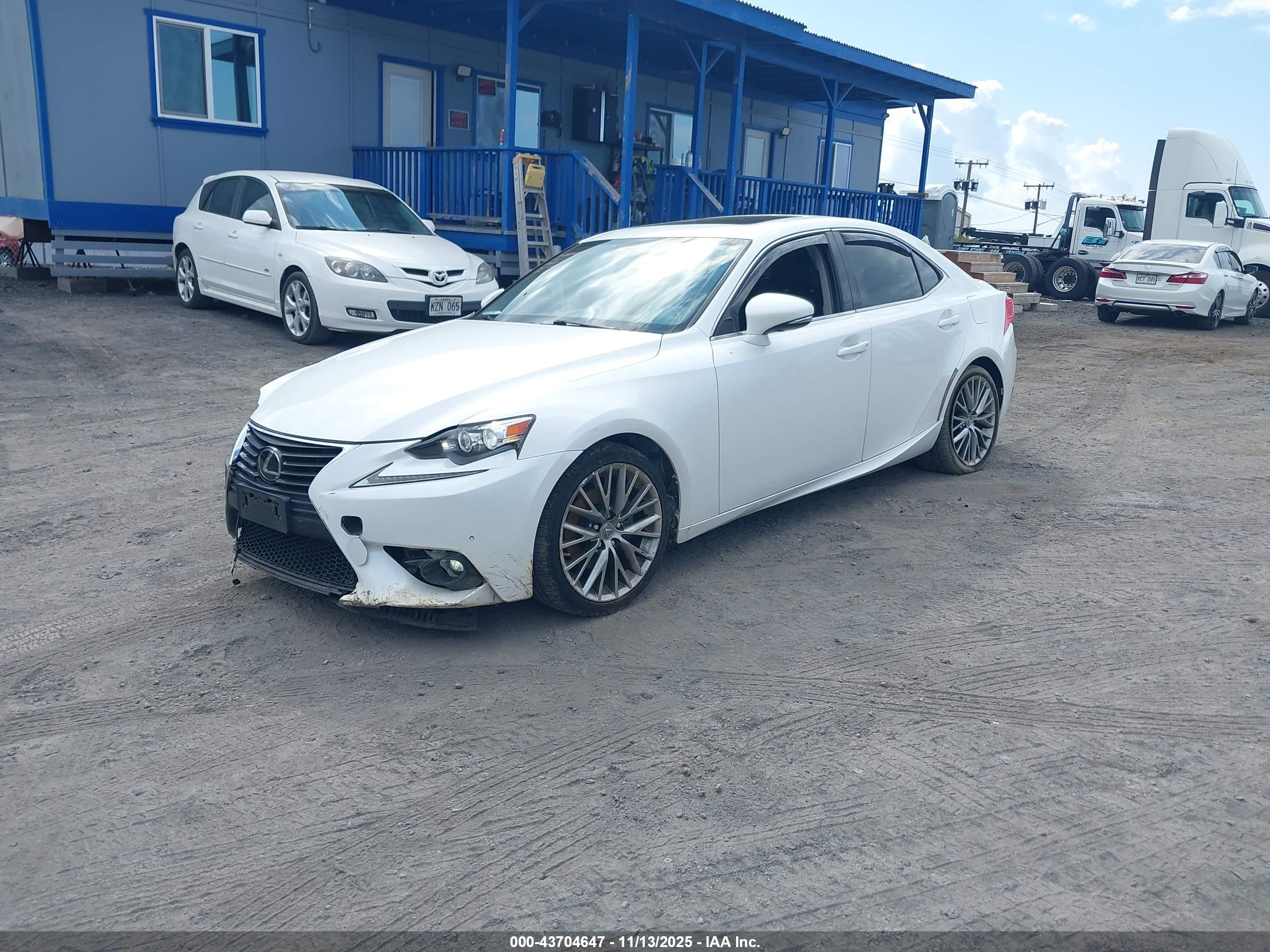 LEXUS IS image 2
