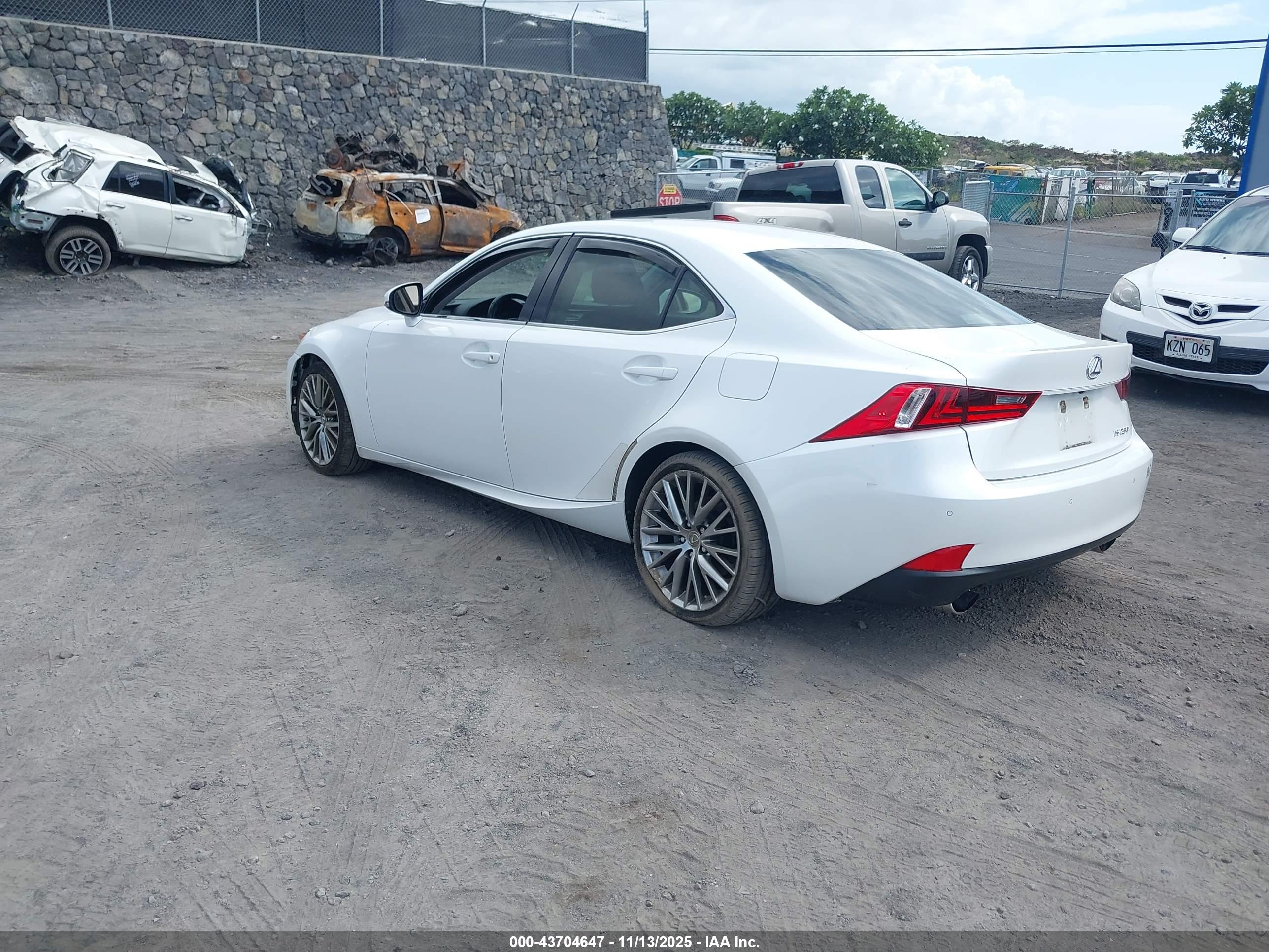 LEXUS IS image 3