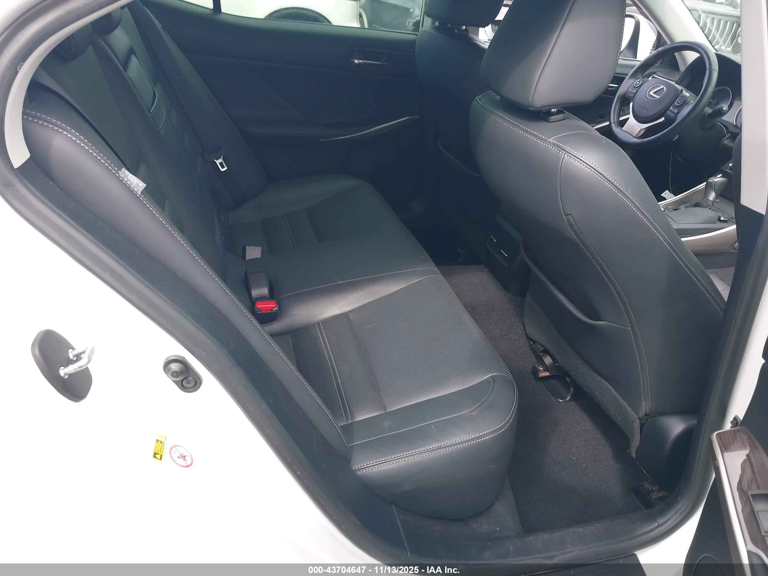 LEXUS IS image 8