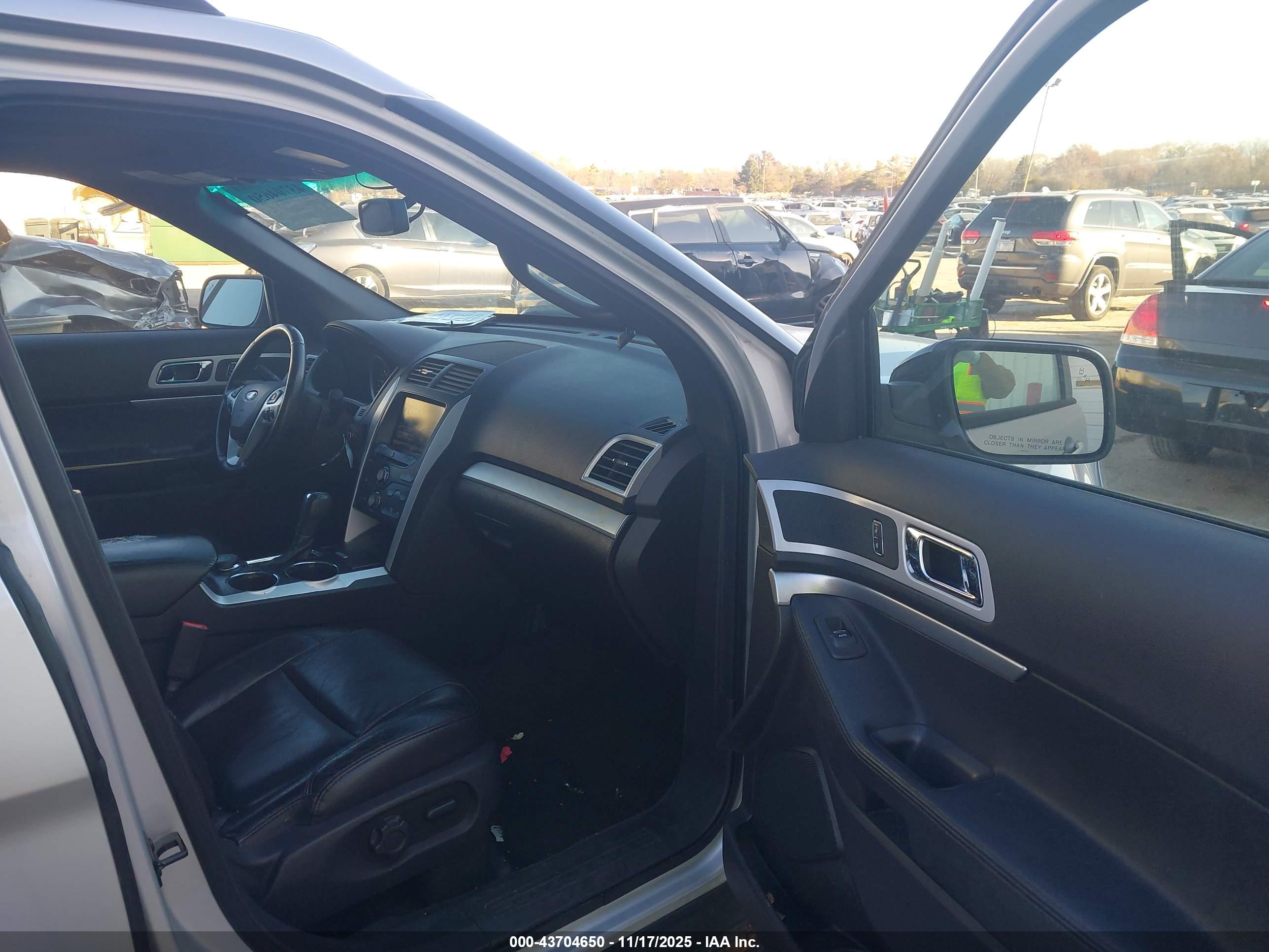 FORD EXPLORER image 5