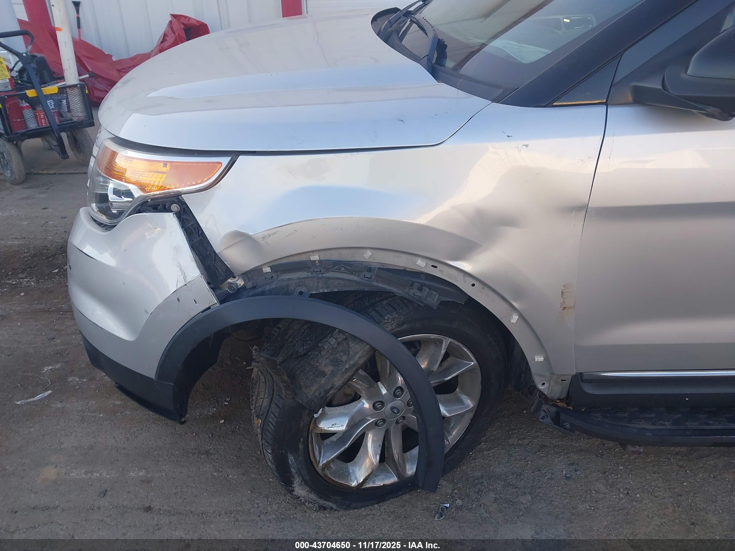 FORD EXPLORER image 6