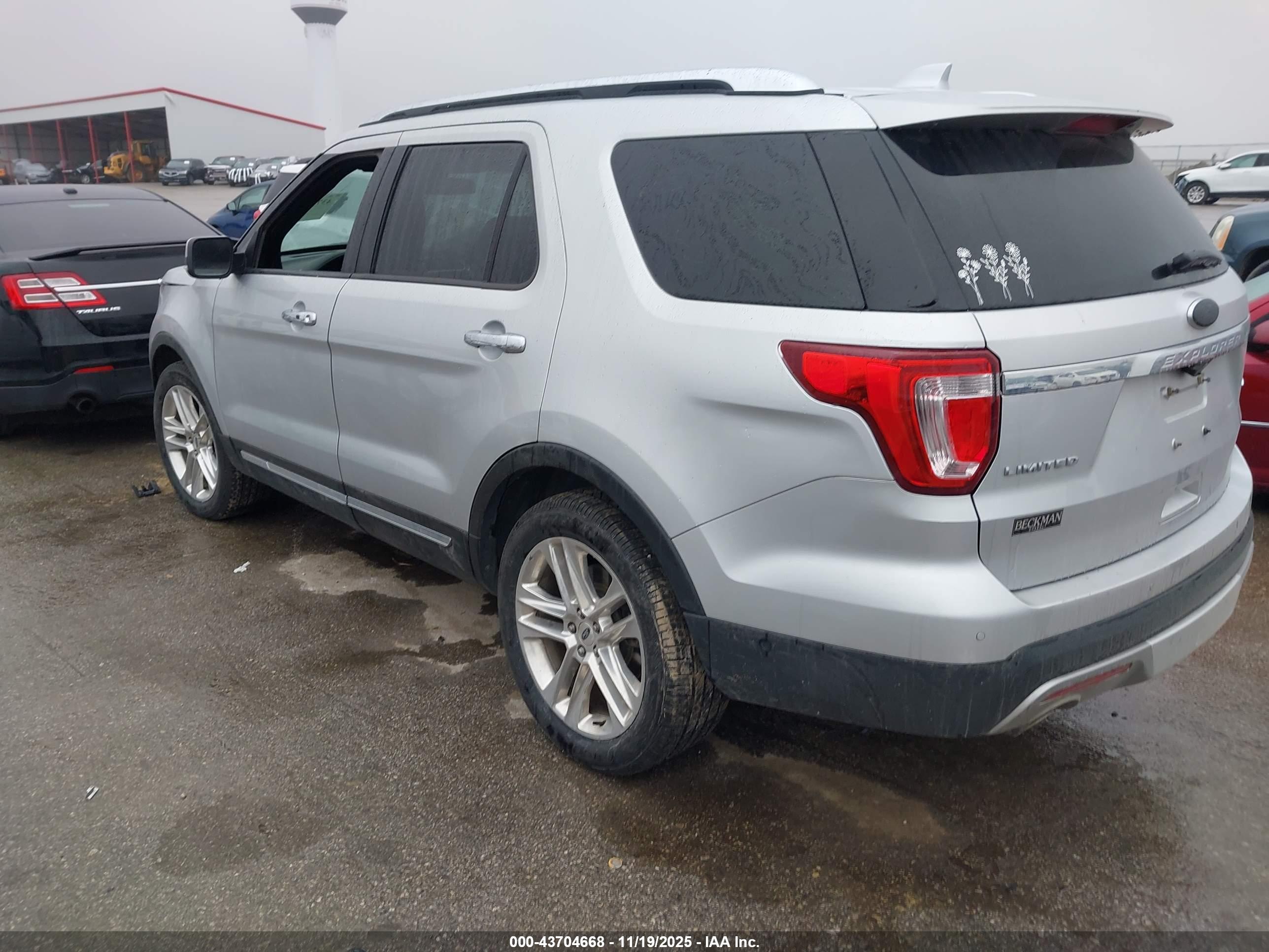 FORD EXPLORER image 3