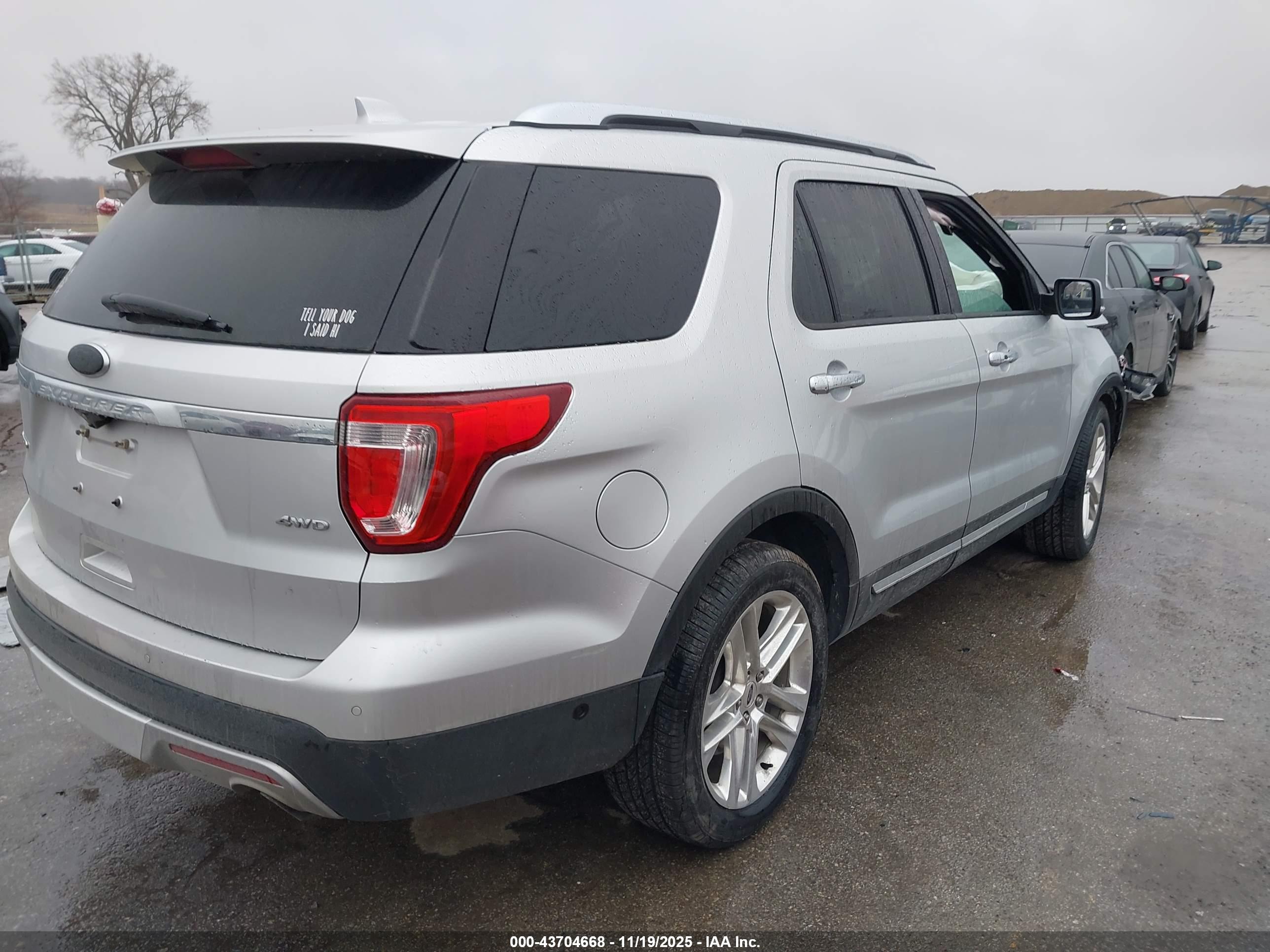 FORD EXPLORER image 4