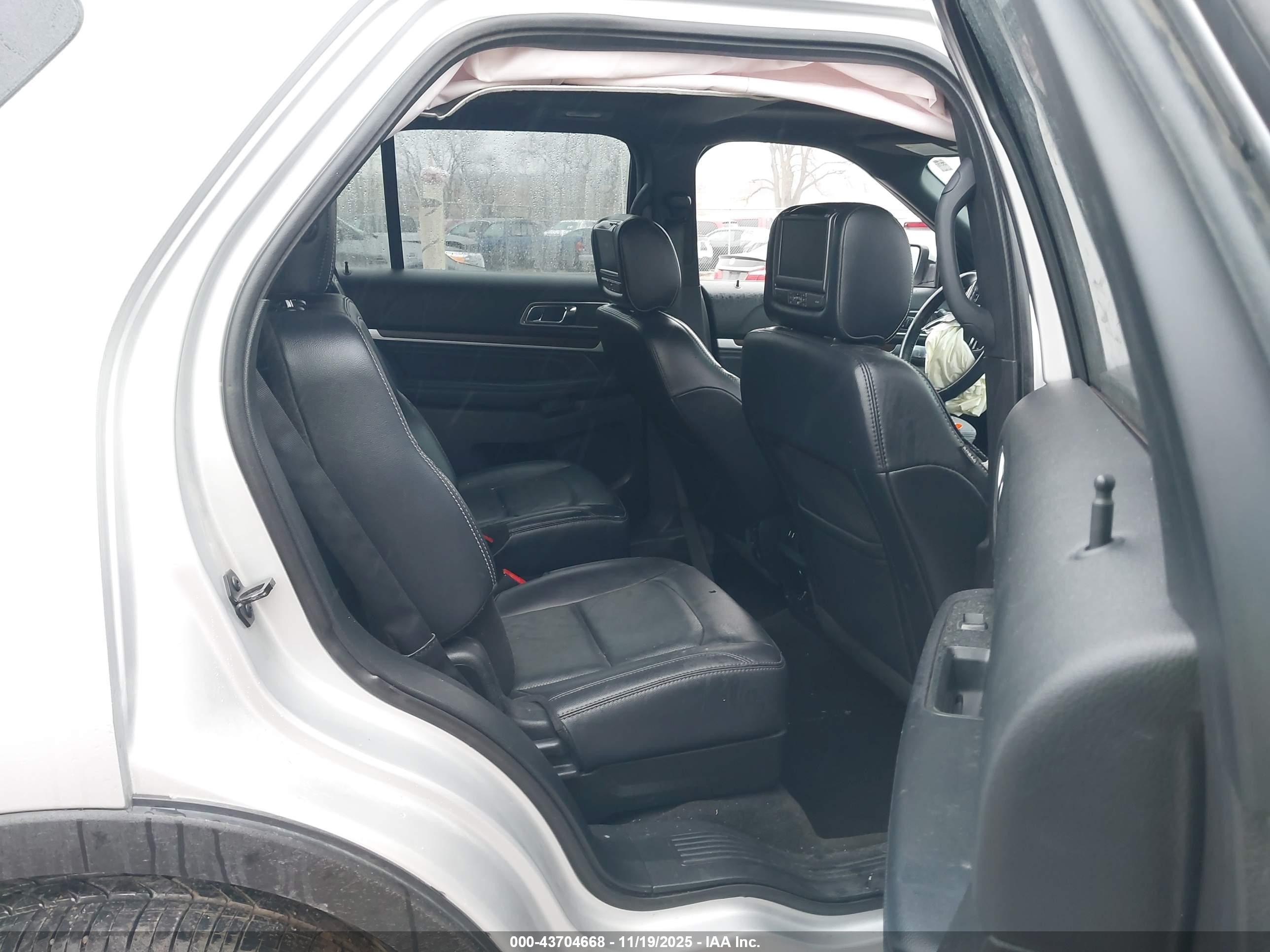 FORD EXPLORER image 8
