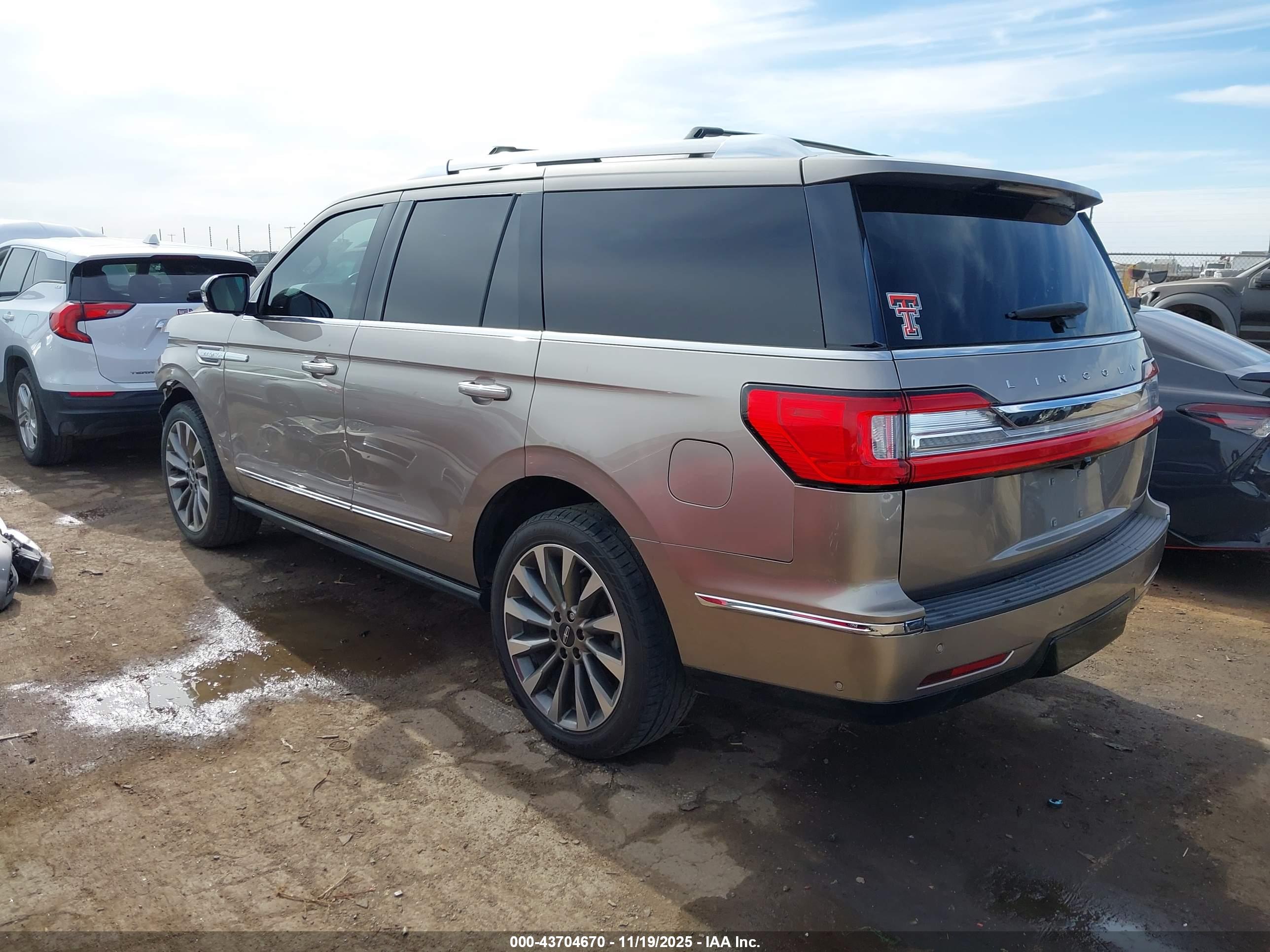 LINCOLN NAVIGATOR image 3