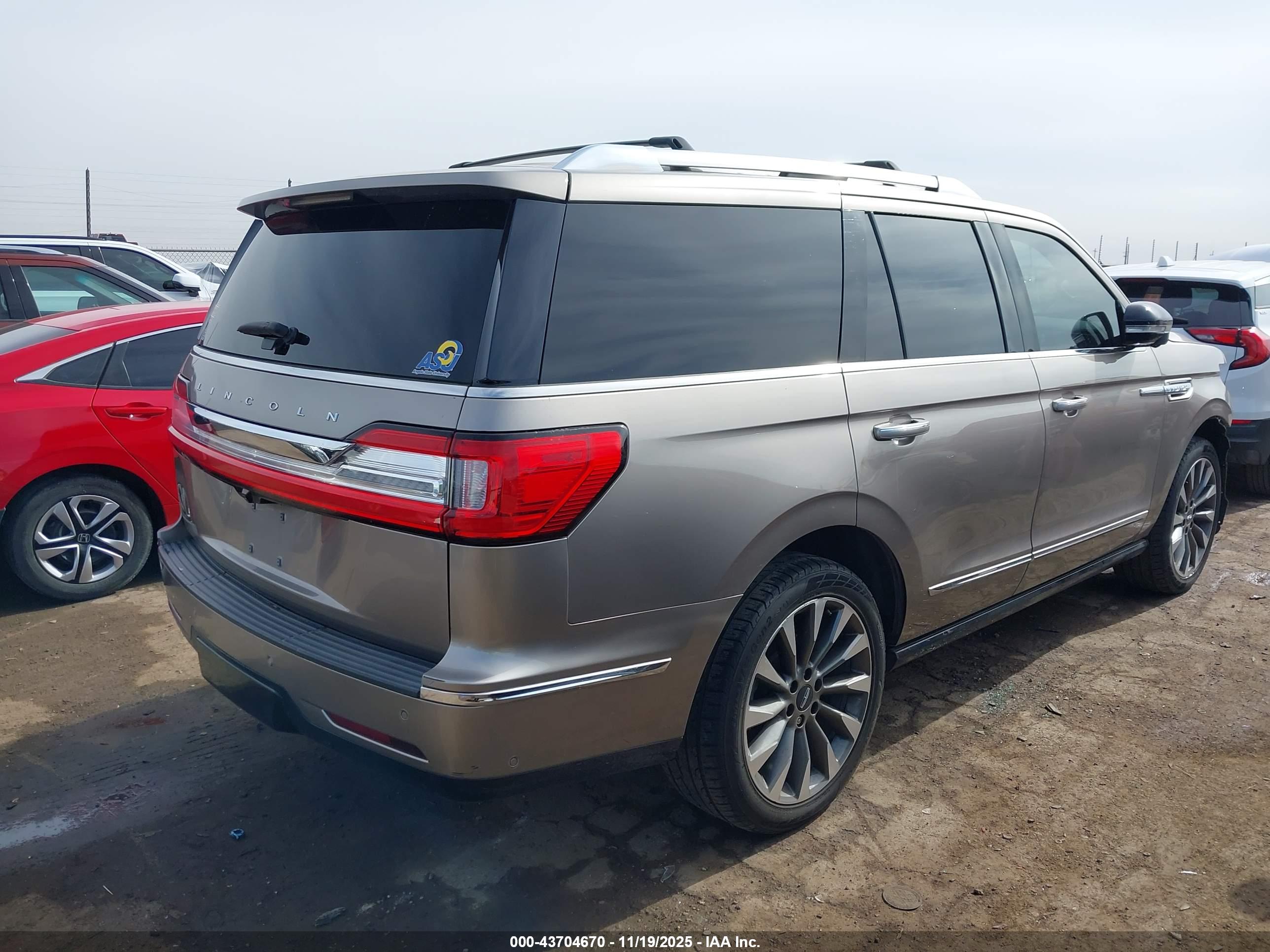 LINCOLN NAVIGATOR image 4