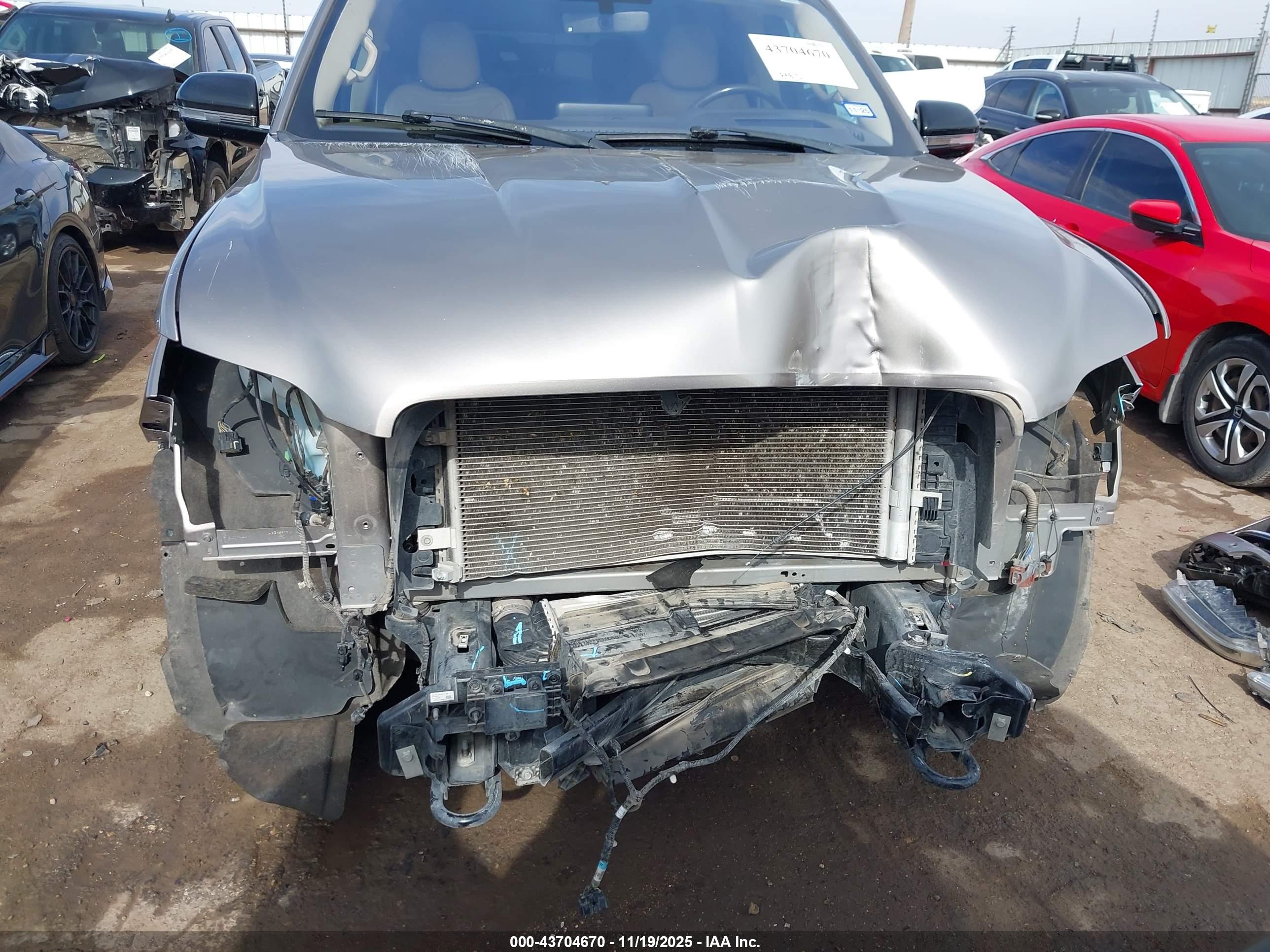LINCOLN NAVIGATOR image 6