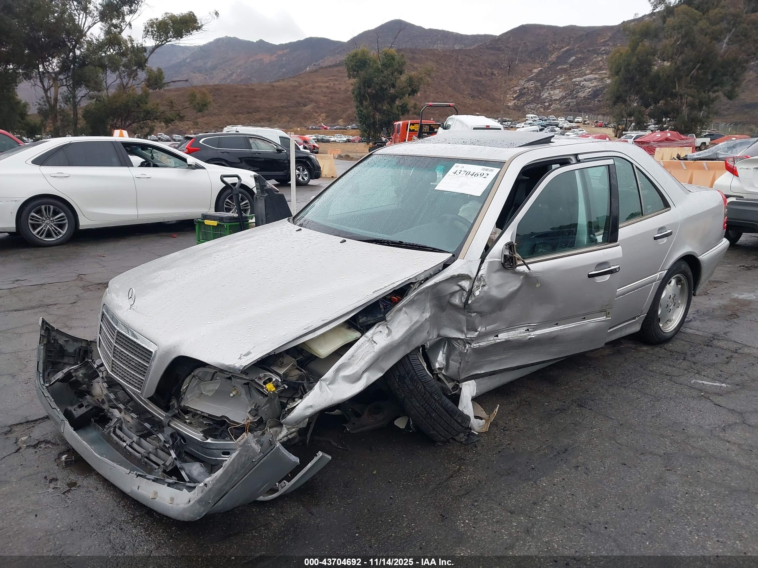 MERCEDES-BENZ C image 2