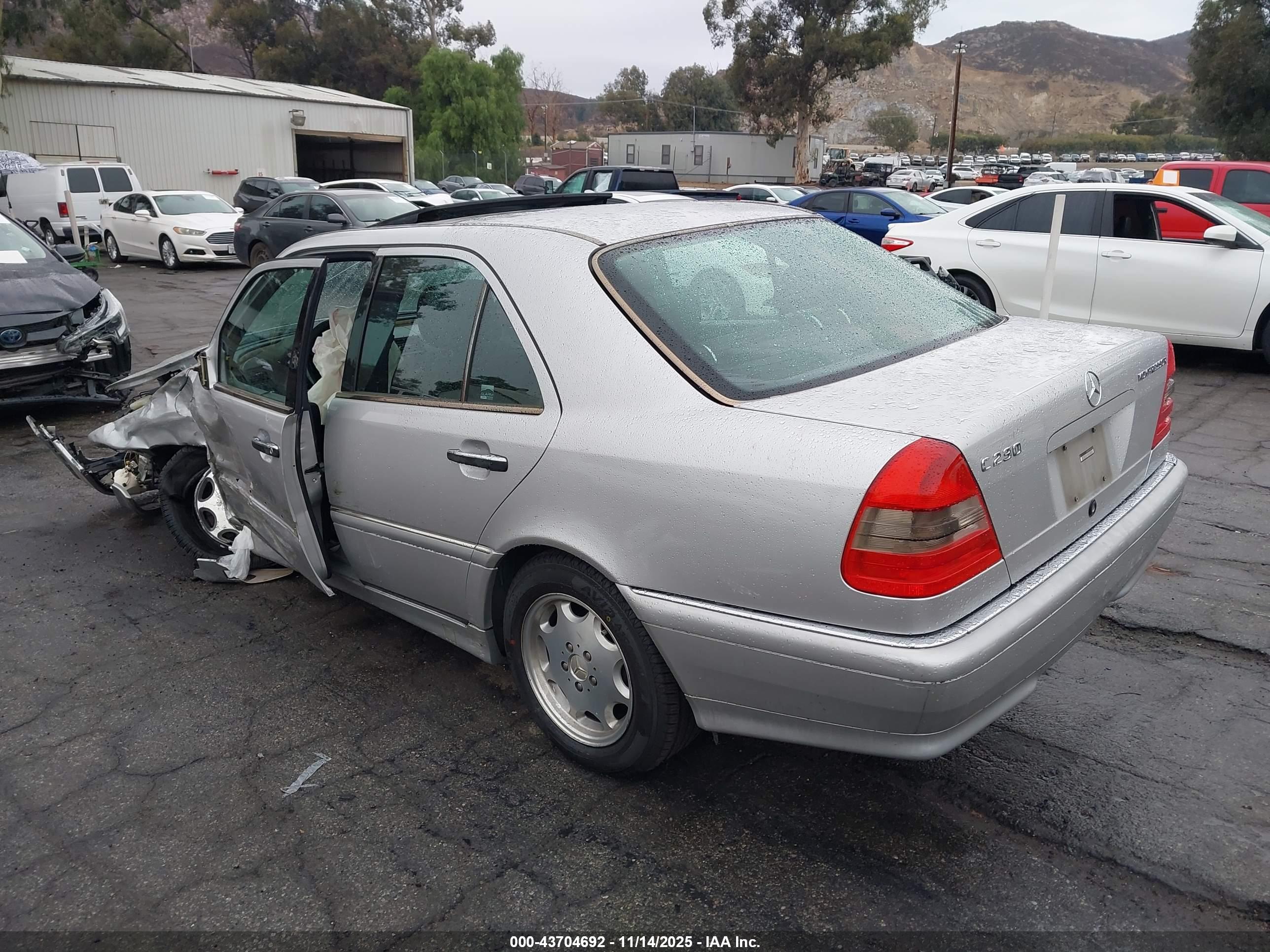 MERCEDES-BENZ C image 3