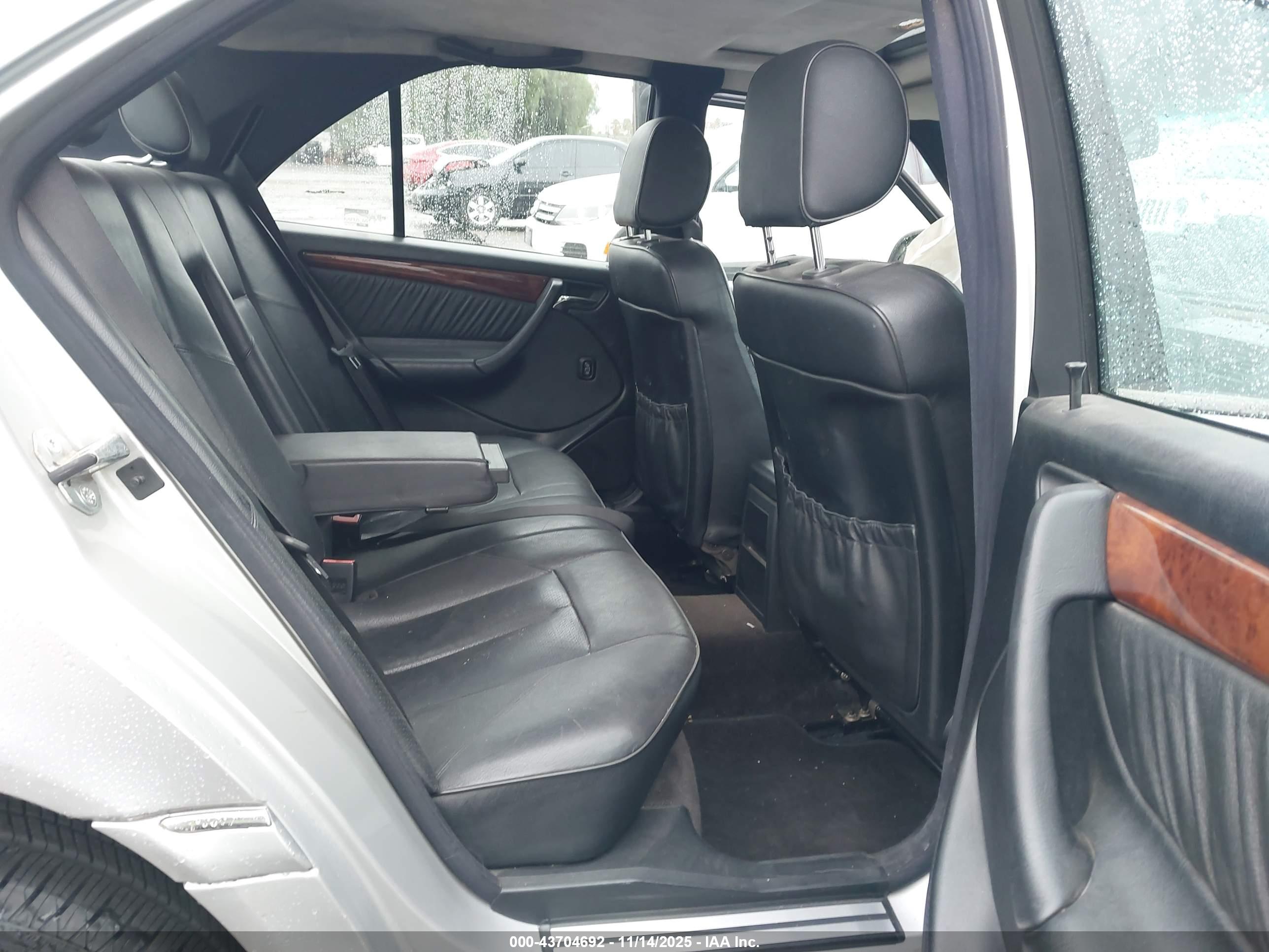 MERCEDES-BENZ C image 8