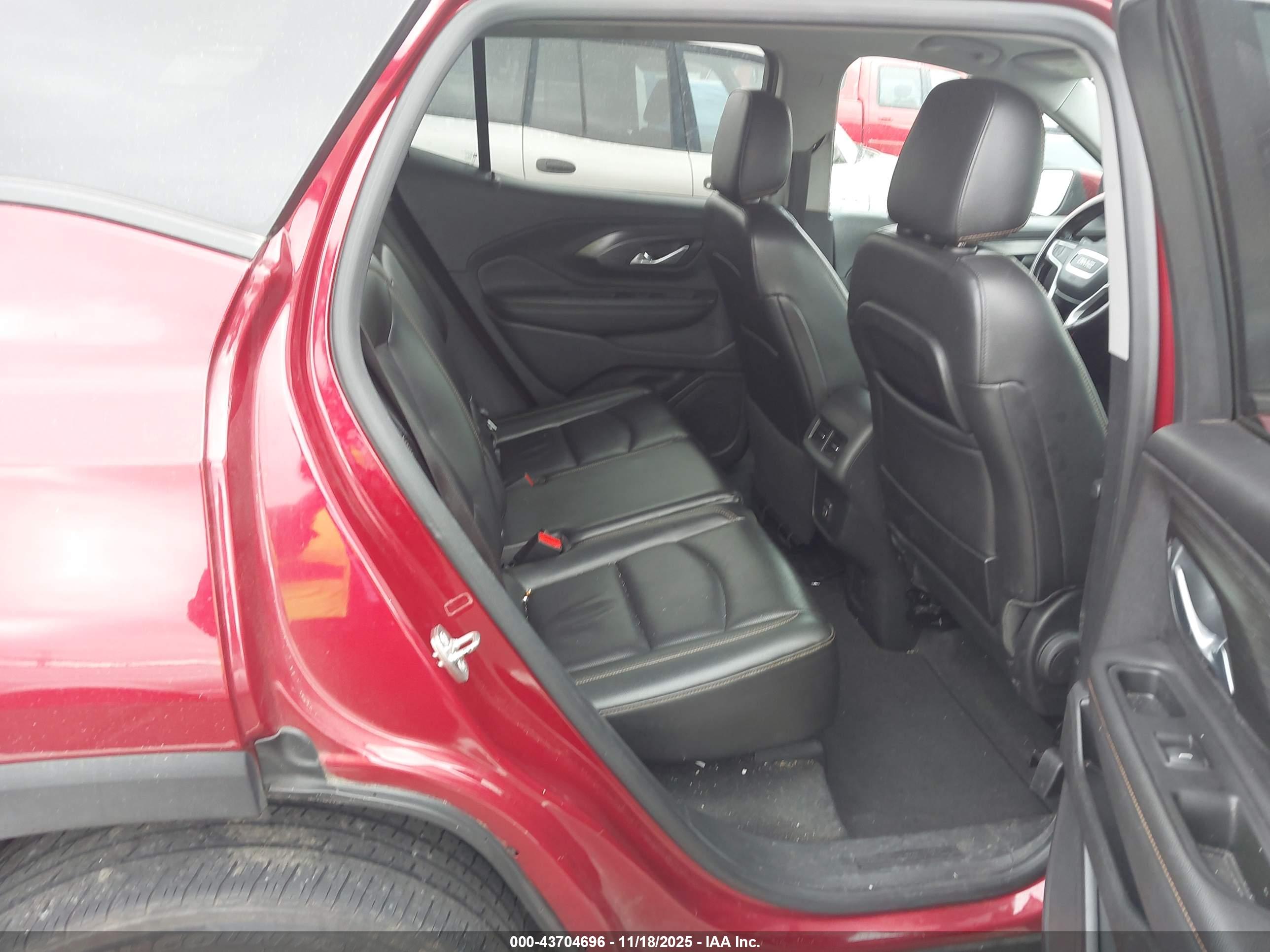 GMC TERRAIN image 8
