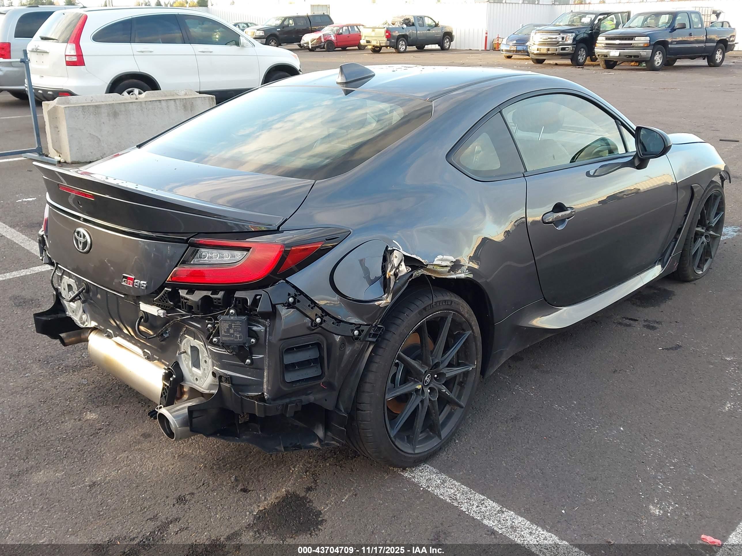 TOYOTA GR86 image 4