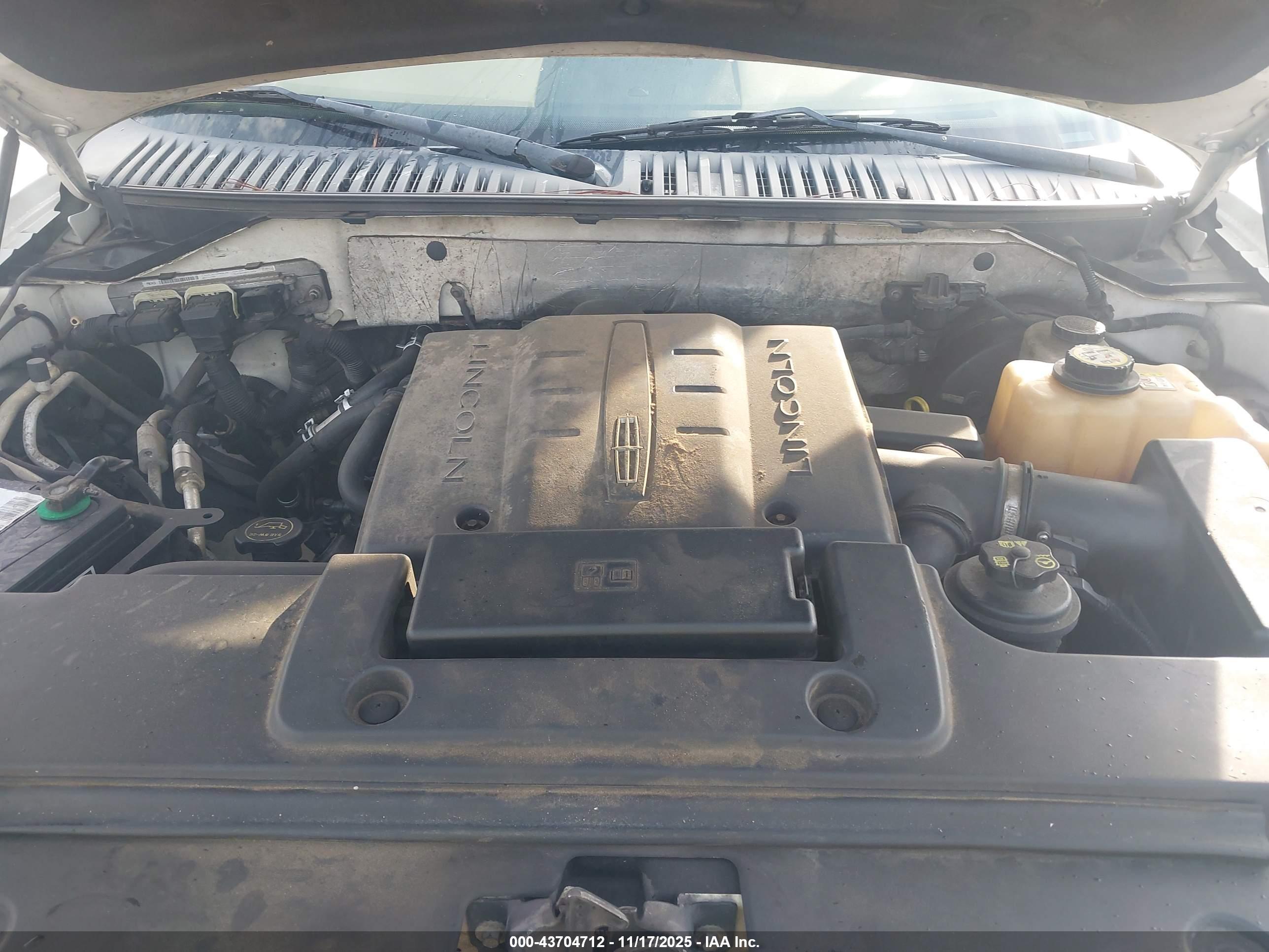 LINCOLN NAVIGATOR image 10