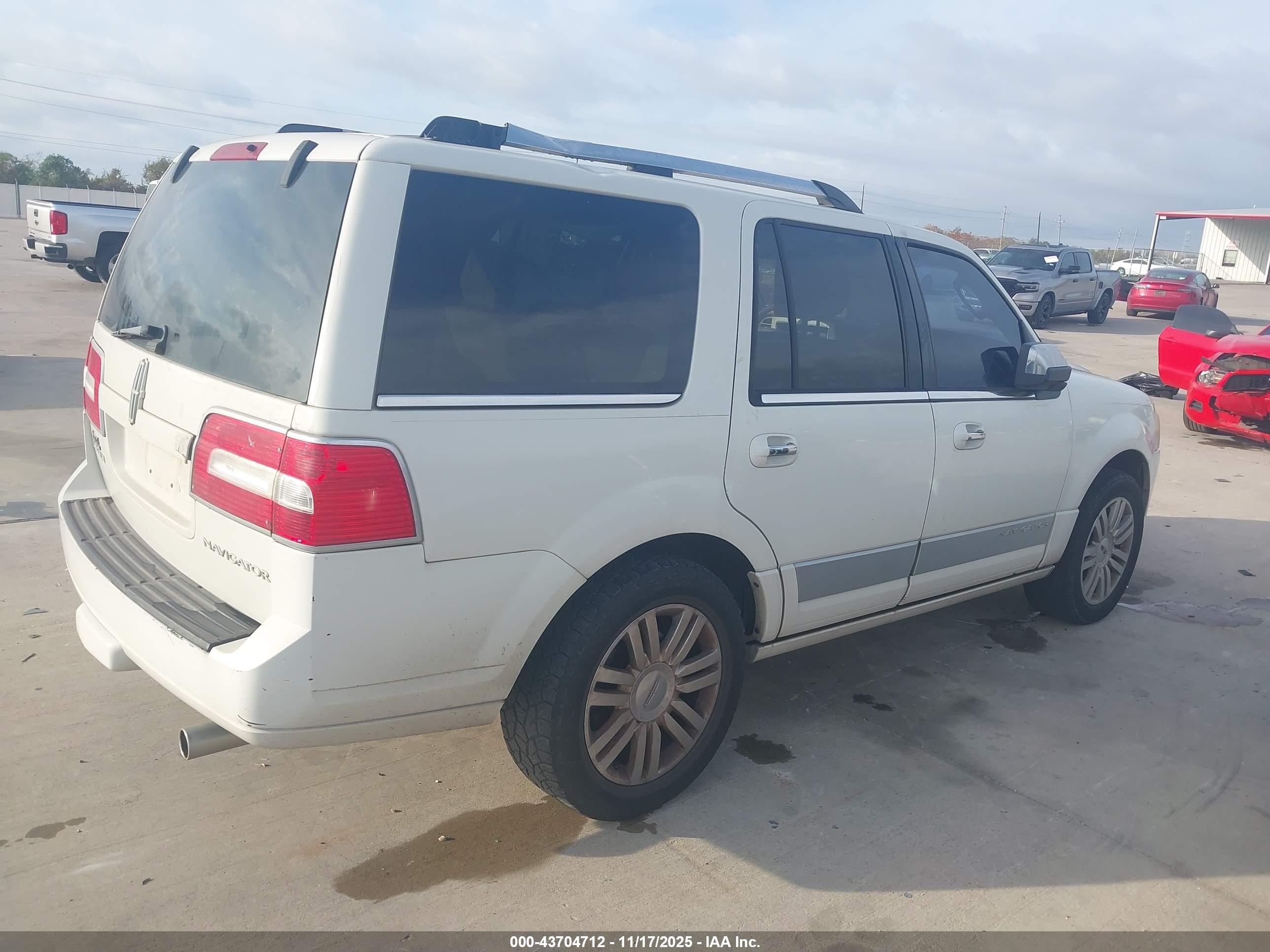LINCOLN NAVIGATOR image 4