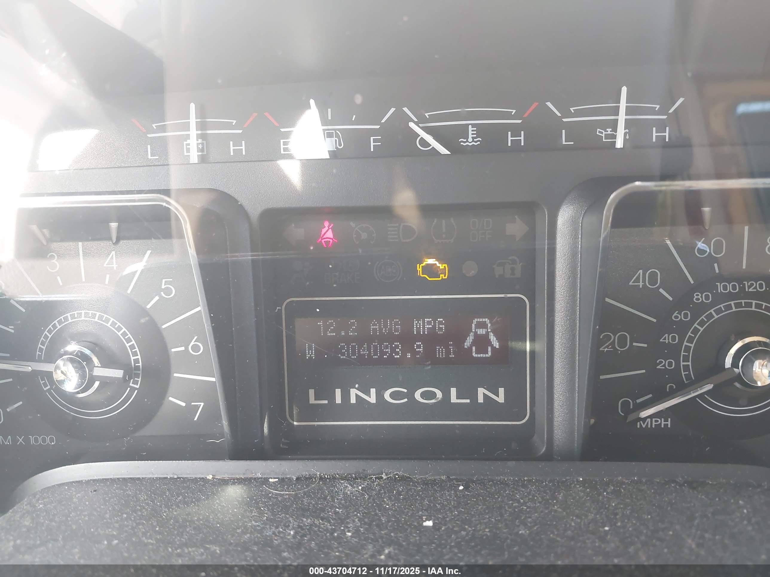 LINCOLN NAVIGATOR image 7